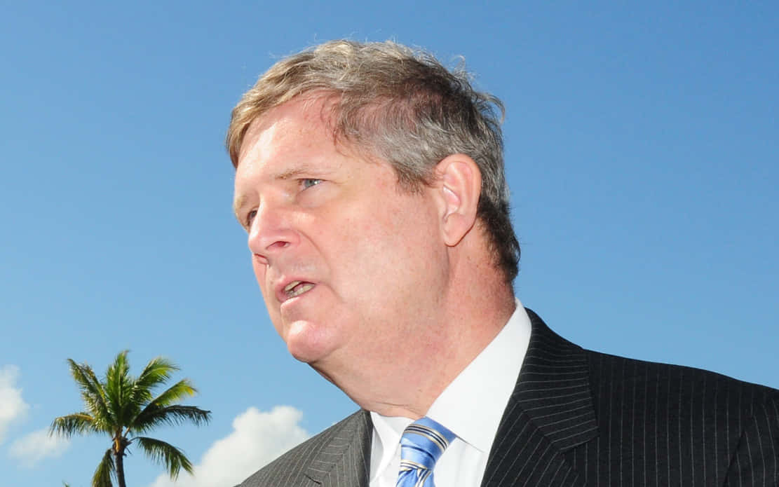 Tom Vilsack, pinstripe suit, blue tie, SD Desktop Wallpaper