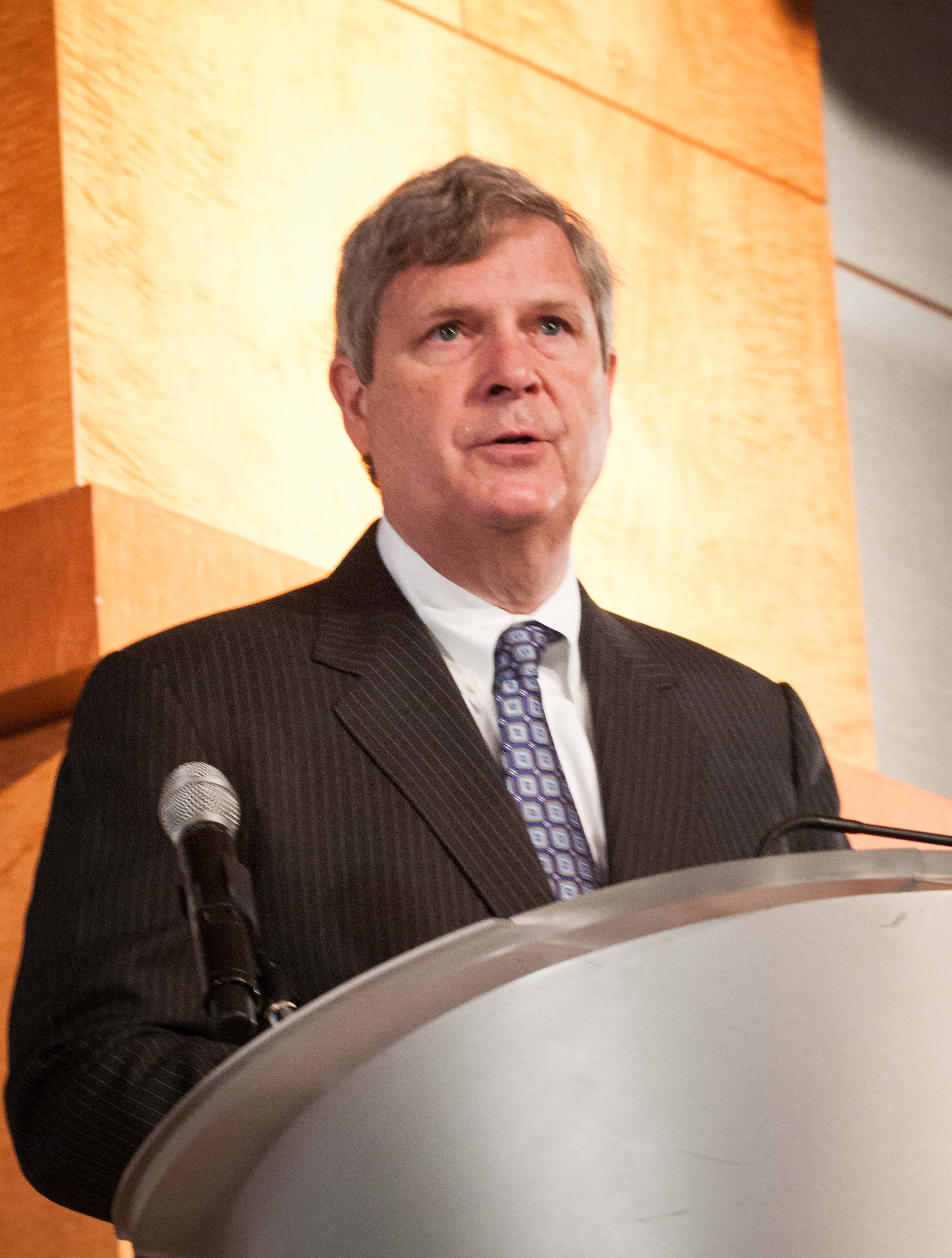 Tom Vilsack, podium, pinstripe suit, 4K Phone Wallpaper