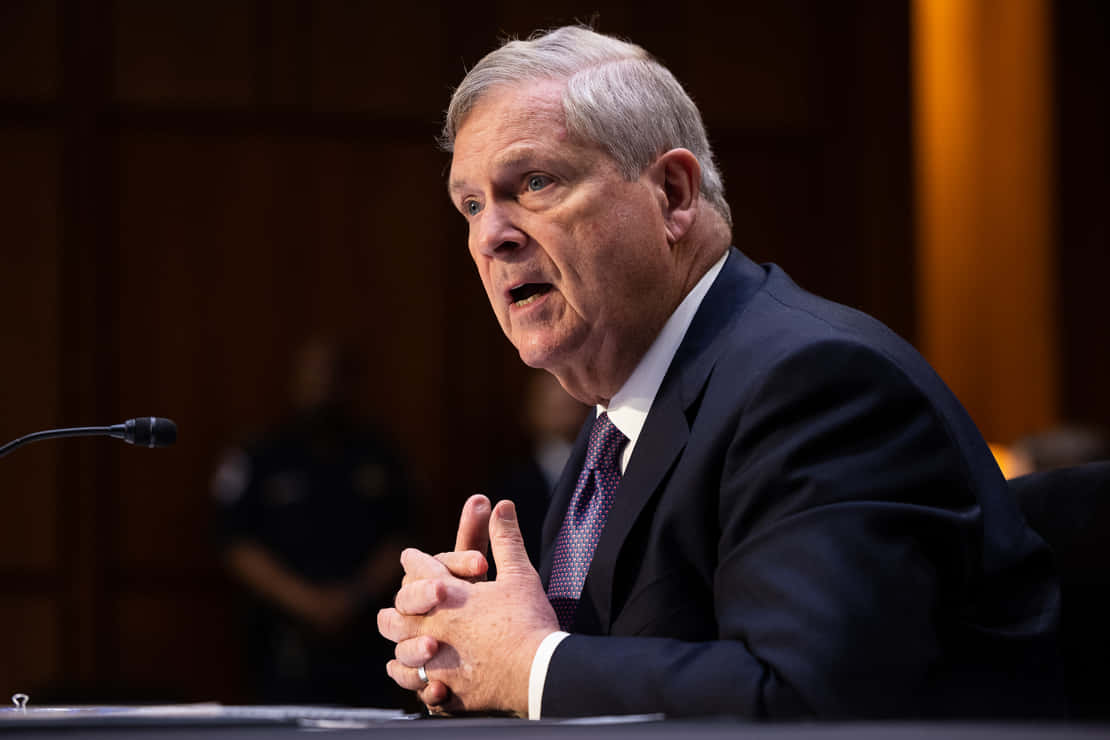 Tom Vilsack, dark suit, tie, SD Desktop Wallpaper
