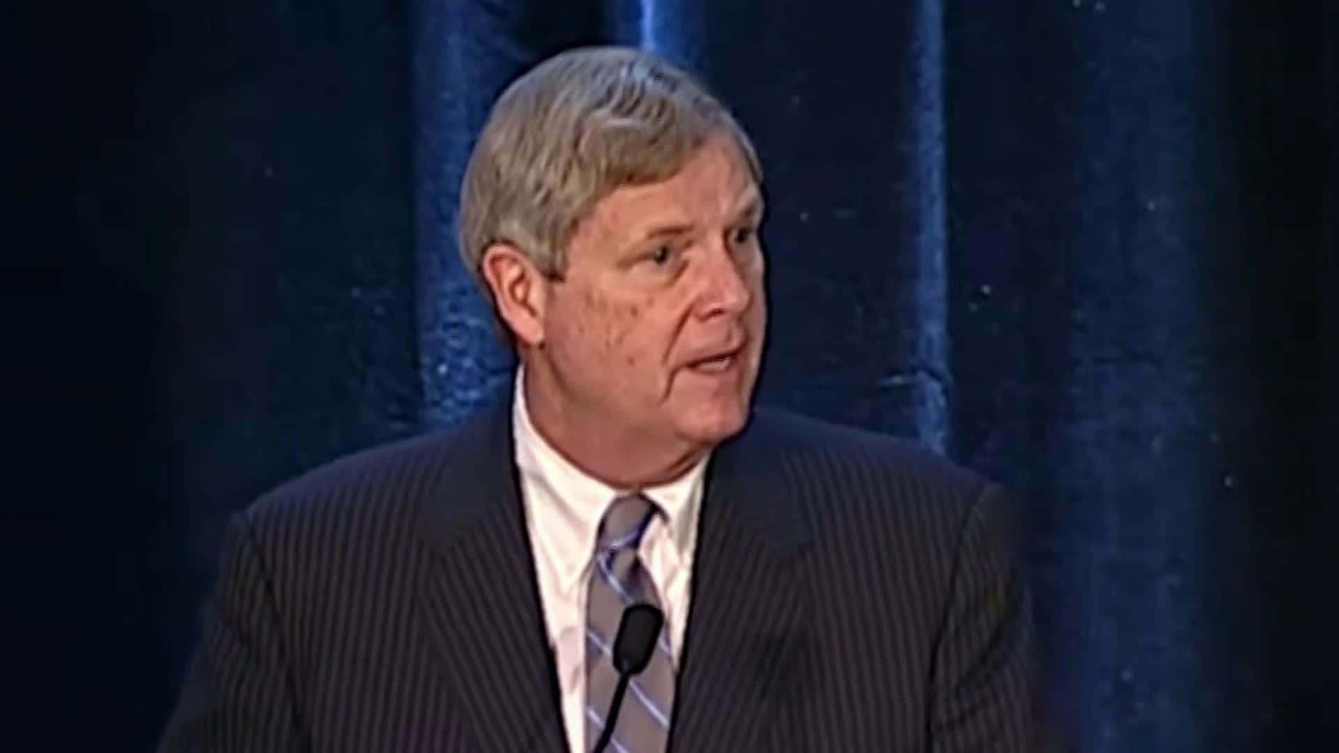 Tom Vilsack, pinstripe suit, microphone, Full HD Desktop Wallpaper