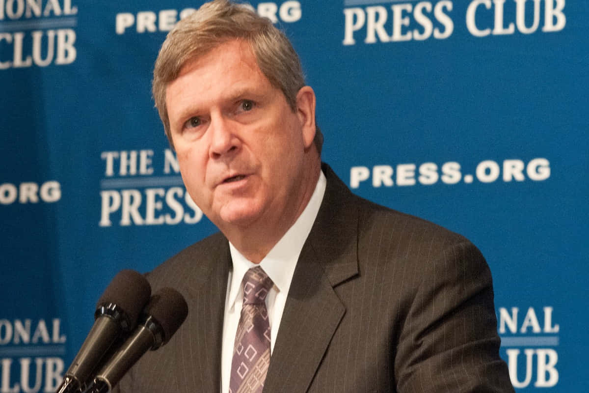 Tom Vilsack, dark suit, patterned tie, SD Desktop Wallpaper