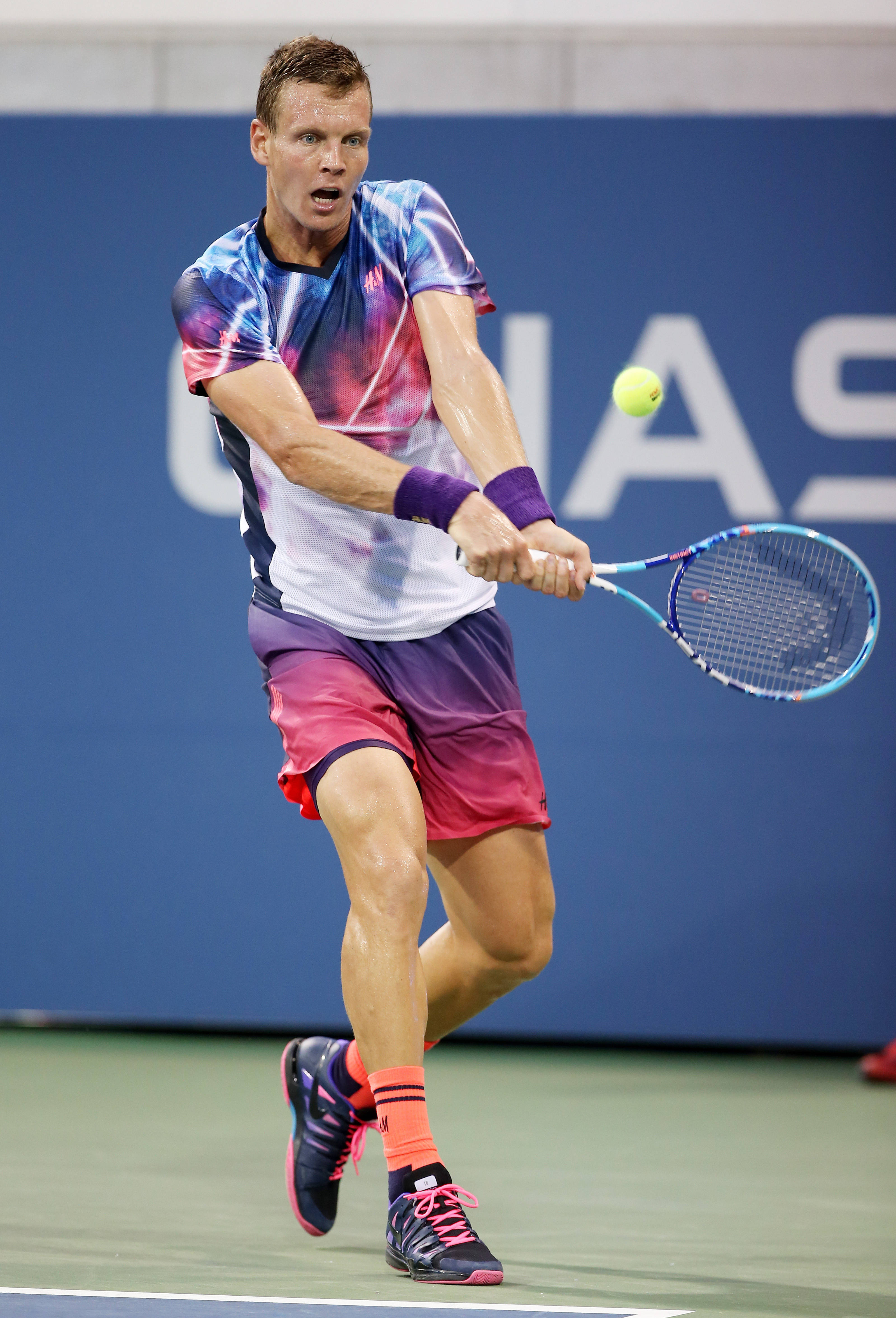 Tomas Berdych, vibrant tie-dye shirt, magenta shorts, 4K Phone Wallpaper