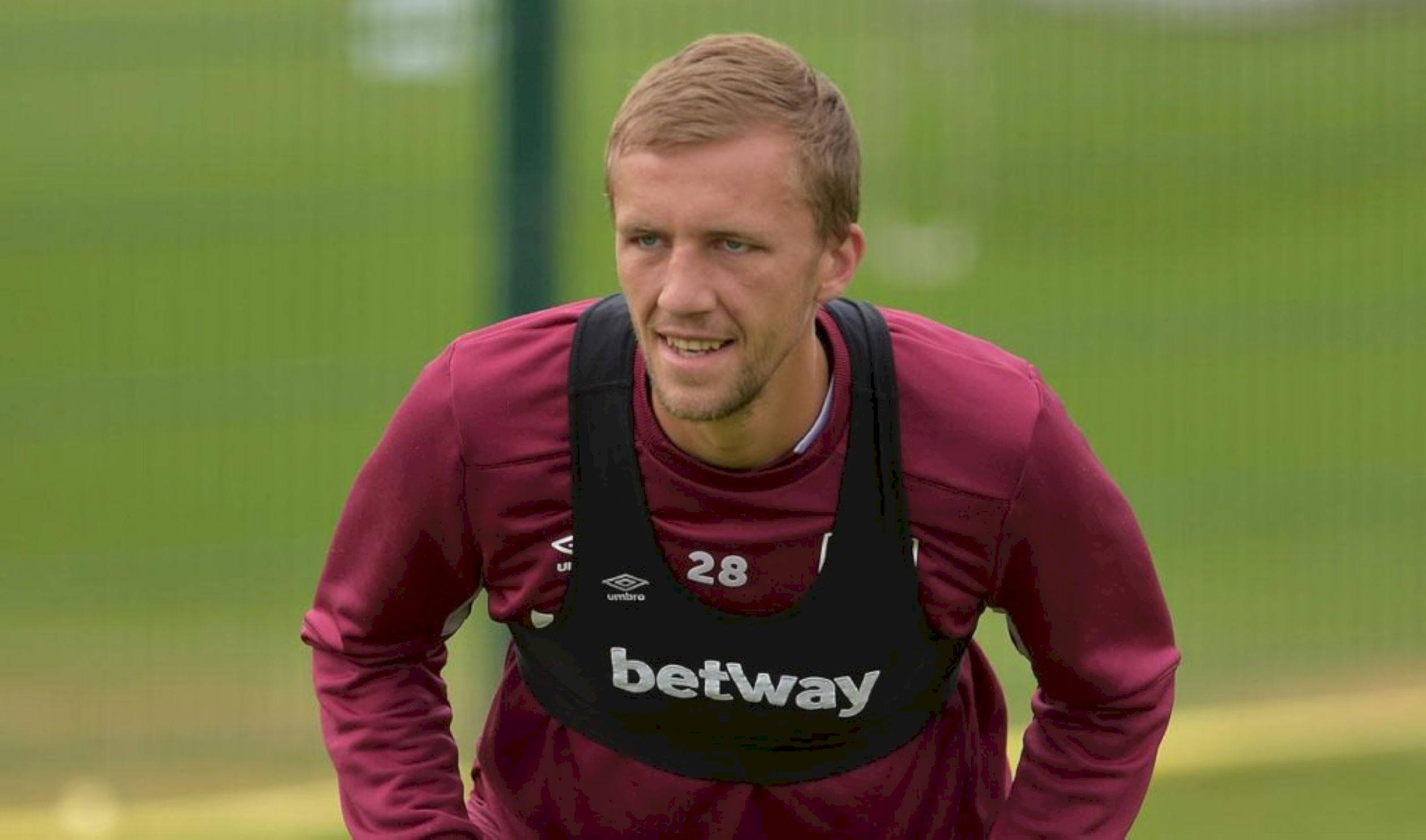 Tomas Soucek, maroon training kit, black Betway vest, Full HD Desktop Wallpaper
