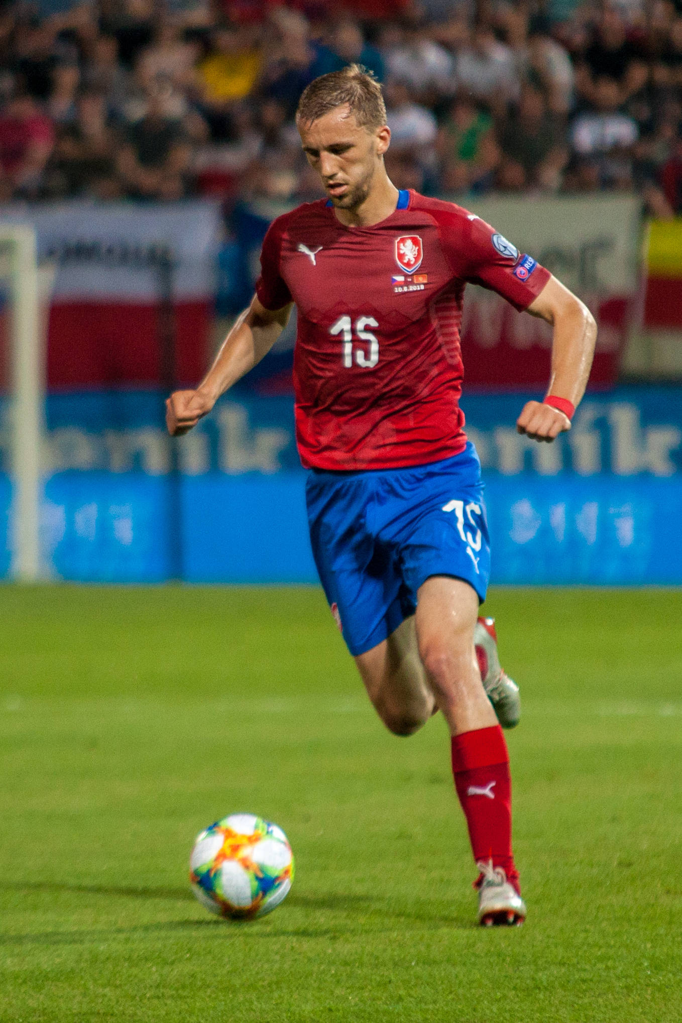 Tomas Soucek, red and blue uniform, colorful ball, Full HD Phone Wallpaper