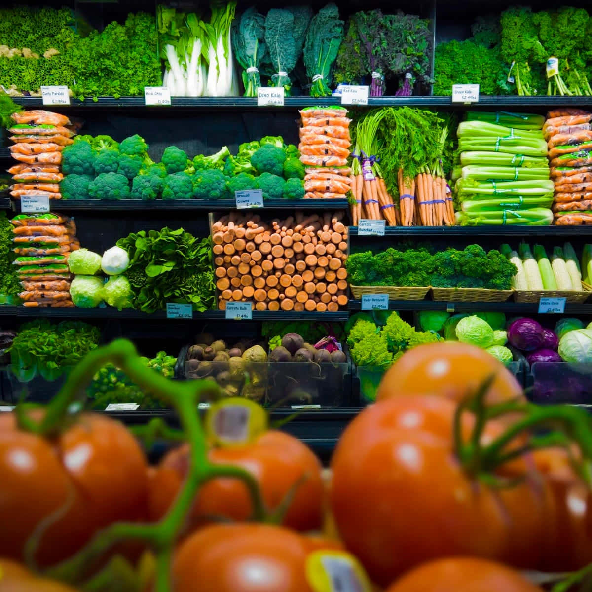 Pricey Fruit and Vegetable Store, fresh produce, ripe tomatoes, SD Desktop Wallpaper
