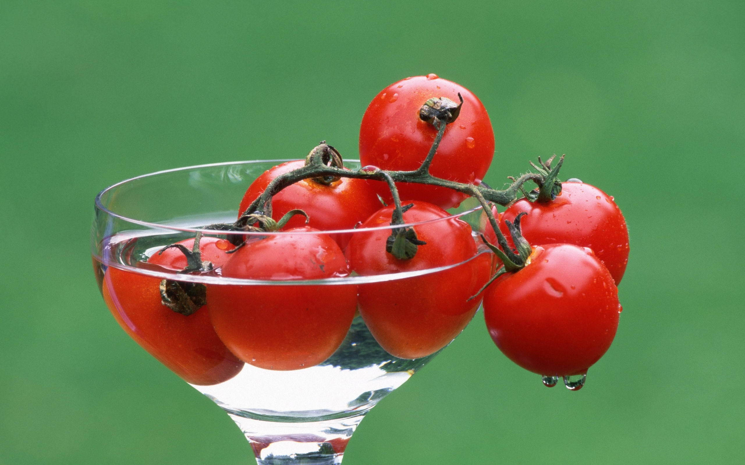 cherry tomato fruits, goblet glass, martini glass, 2K Desktop Wallpaper