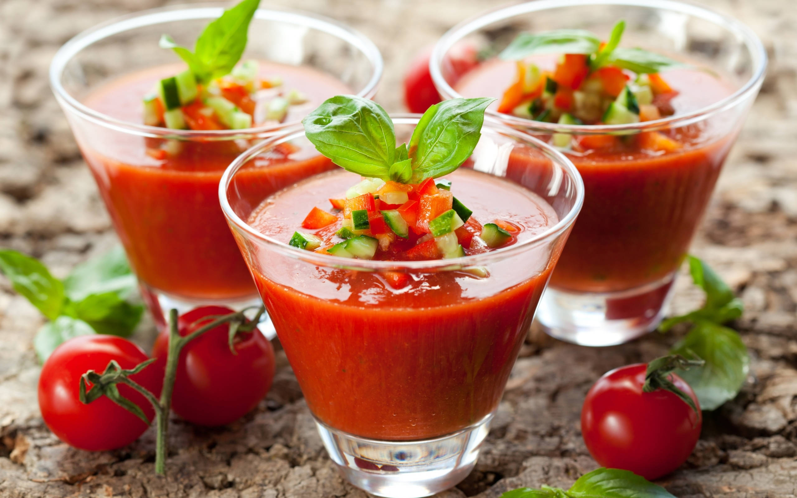 Spanish Gazpacho, tomato juice cocktail glasses, vibrant red tomato soup, 2K Desktop Wallpaper