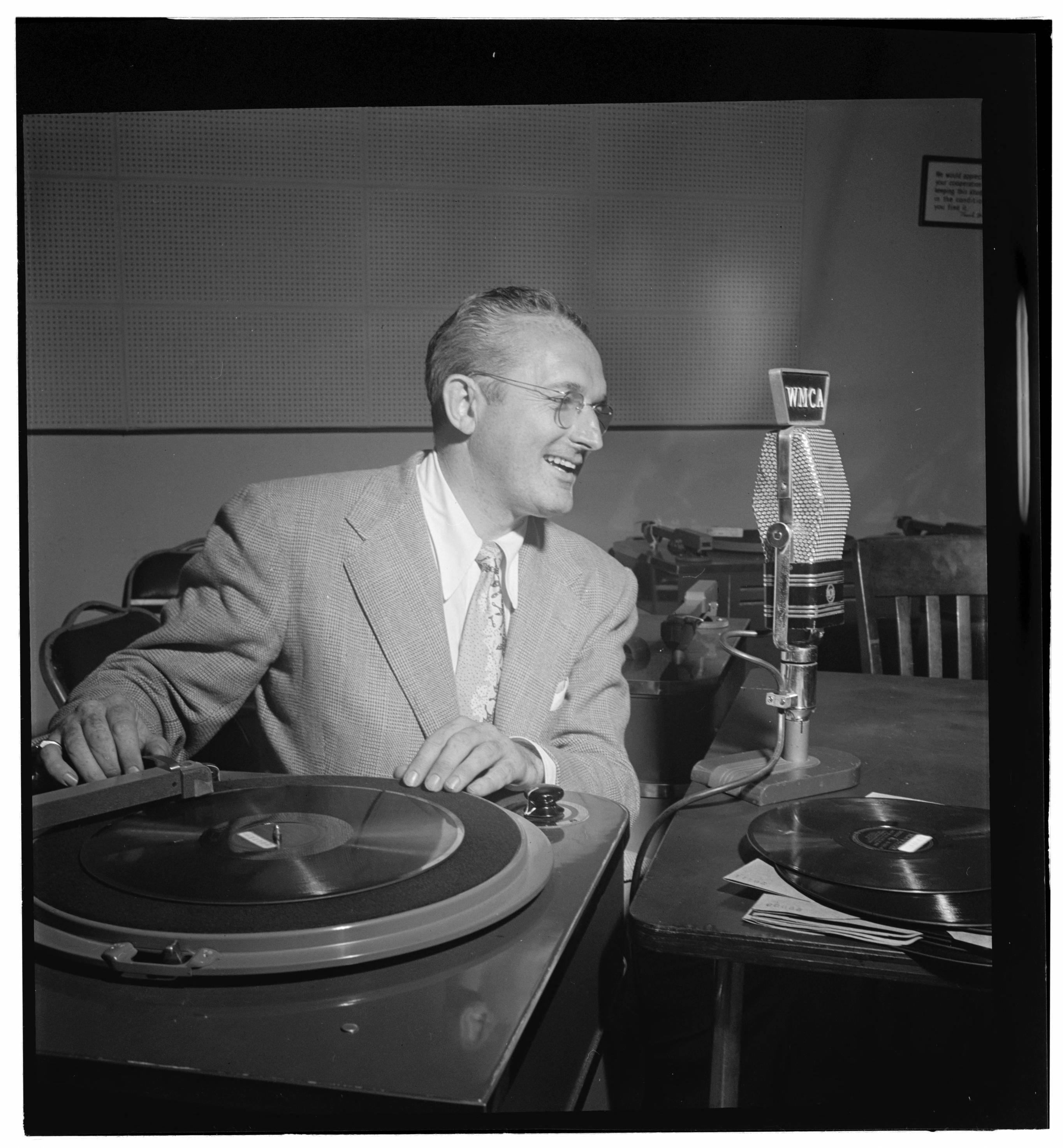 Tommy Dorsey, radio studio, turntable, 2K Phone Wallpaper