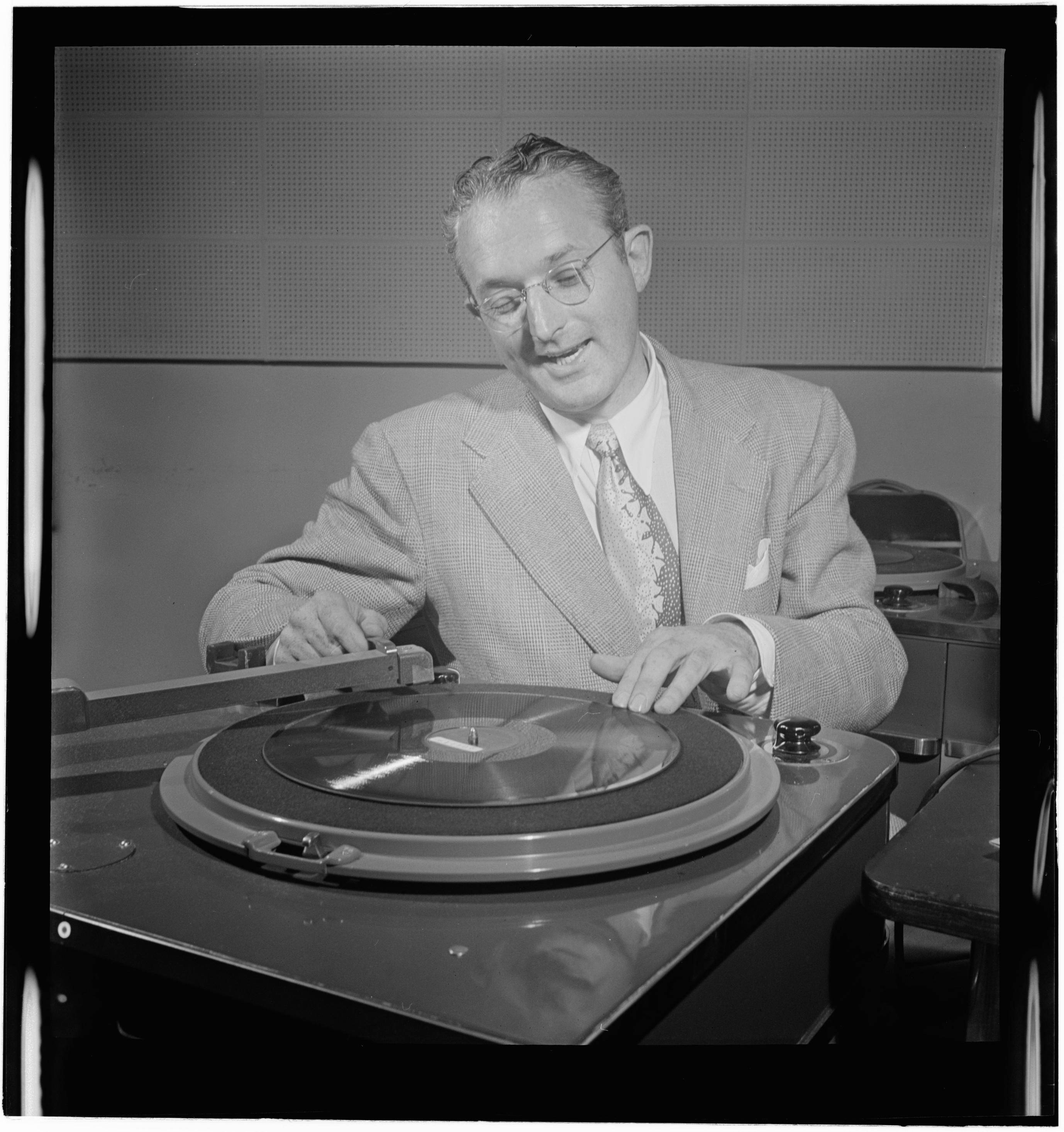 Tommy Dorsey, 1947, vinyl record, 2K Phone Wallpaper