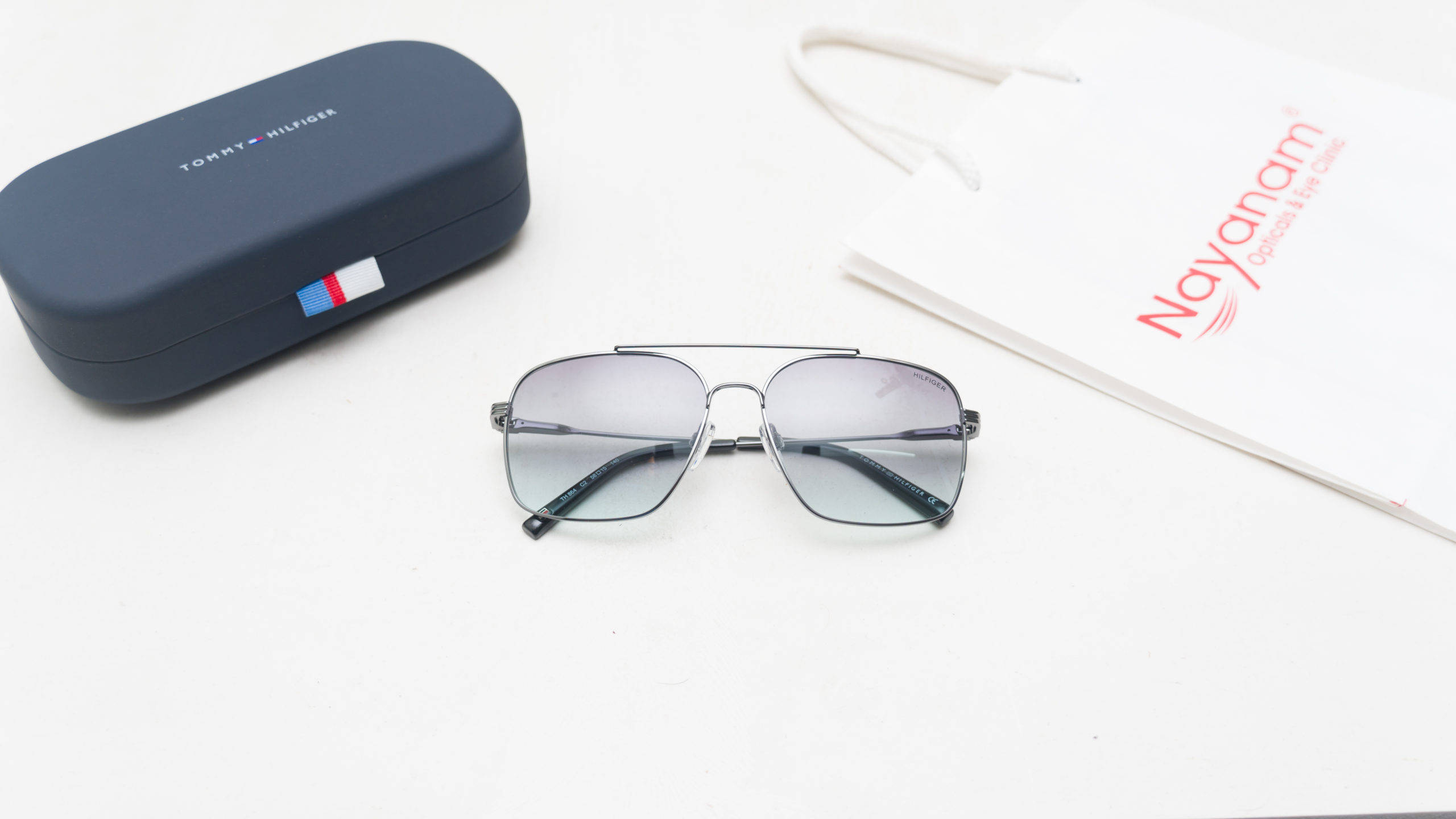 Tommy Hilfiger, blue lens, rectangular, 2K Desktop Wallpaper