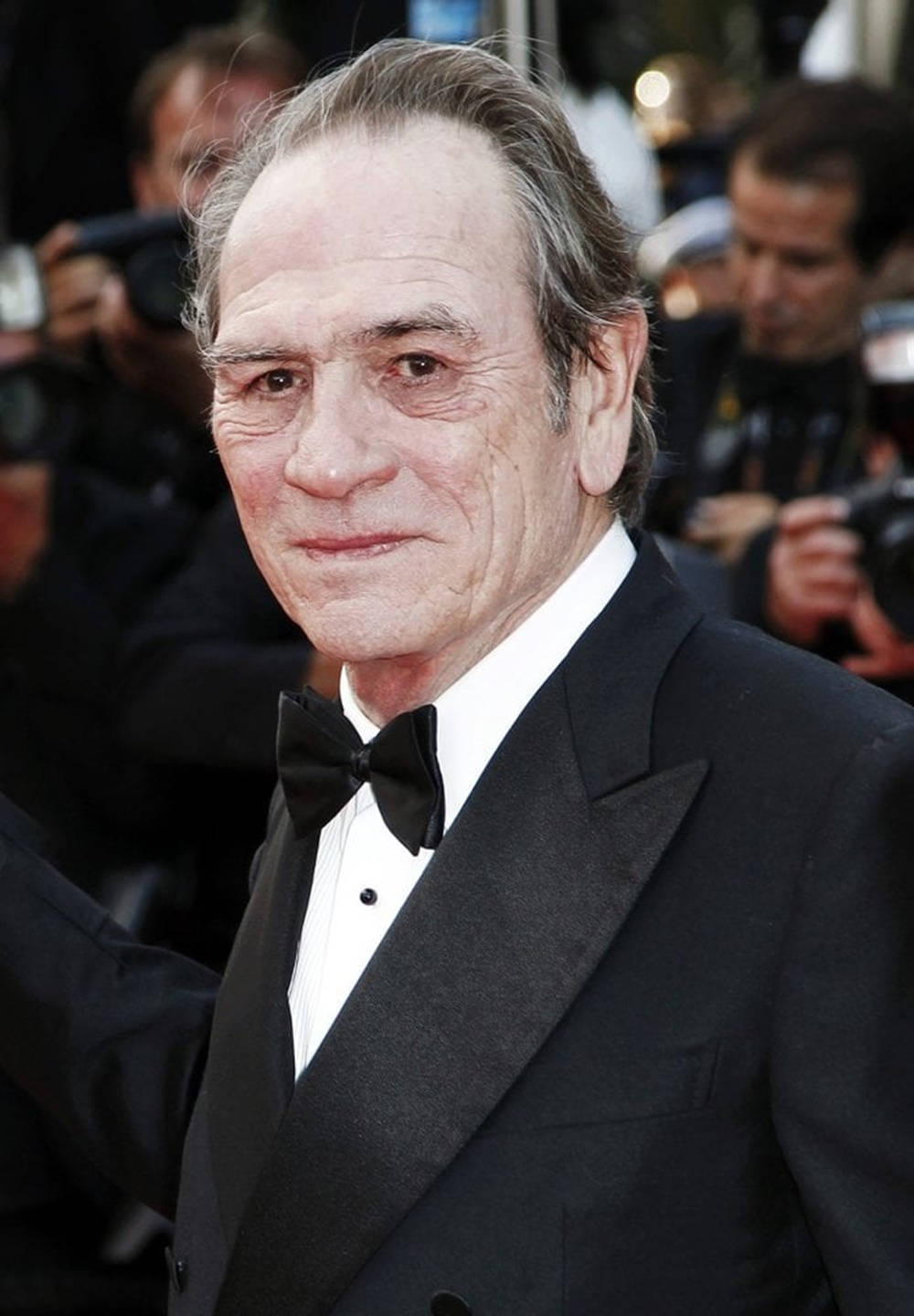 Tommy Lee Jones, white wrinkled skin, black tuxedo, HD Phone Wallpaper
