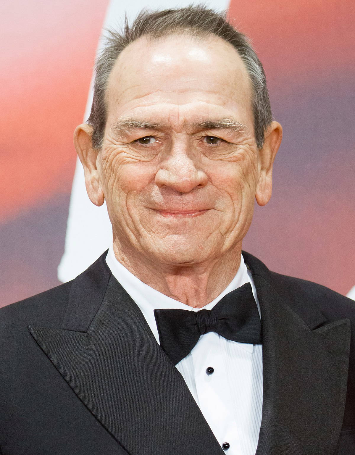 Tommy Lee Jones, wrinkled face, black tuxedo, HD Phone Wallpaper