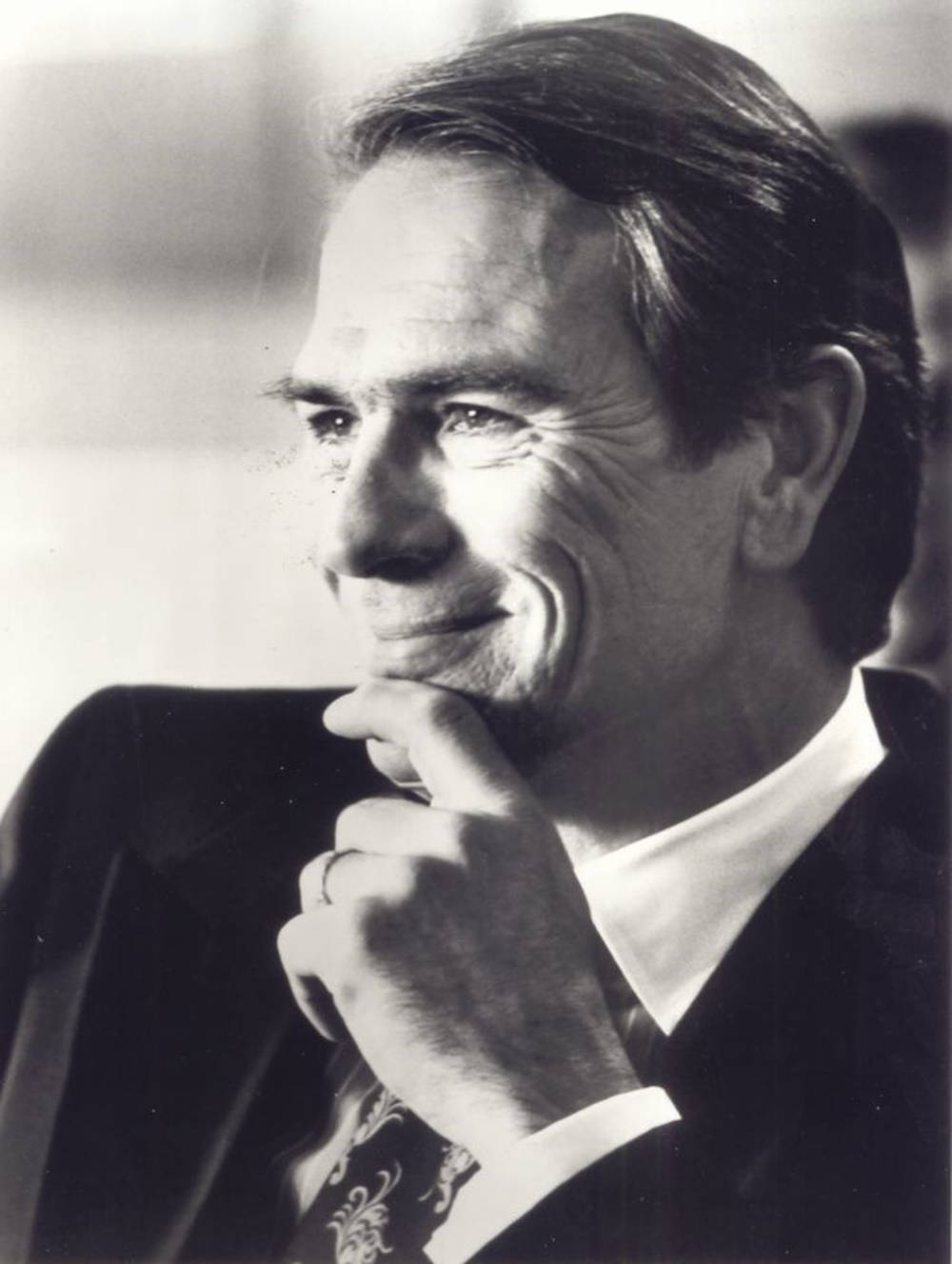 Tommy Lee Jones, black and white portrait, suit, HD Phone Wallpaper