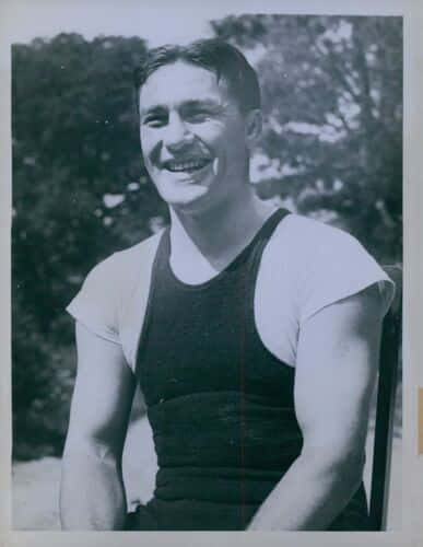 Tommy Loughran, vintage black and white portrait, smiling muscular man, SD Phone Wallpaper