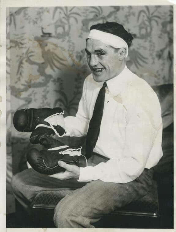 Tommy Loughran, boxing gloves, headband, SD Phone Wallpaper