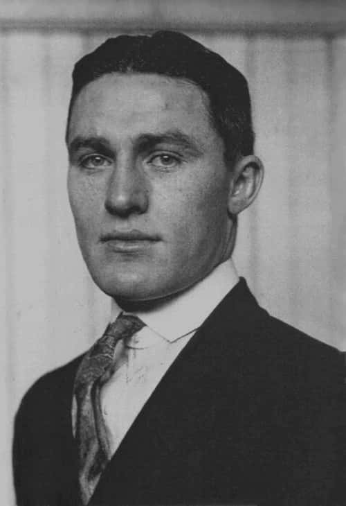 Tommy Loughran, black and white portrait, suit and tie, SD Phone Wallpaper