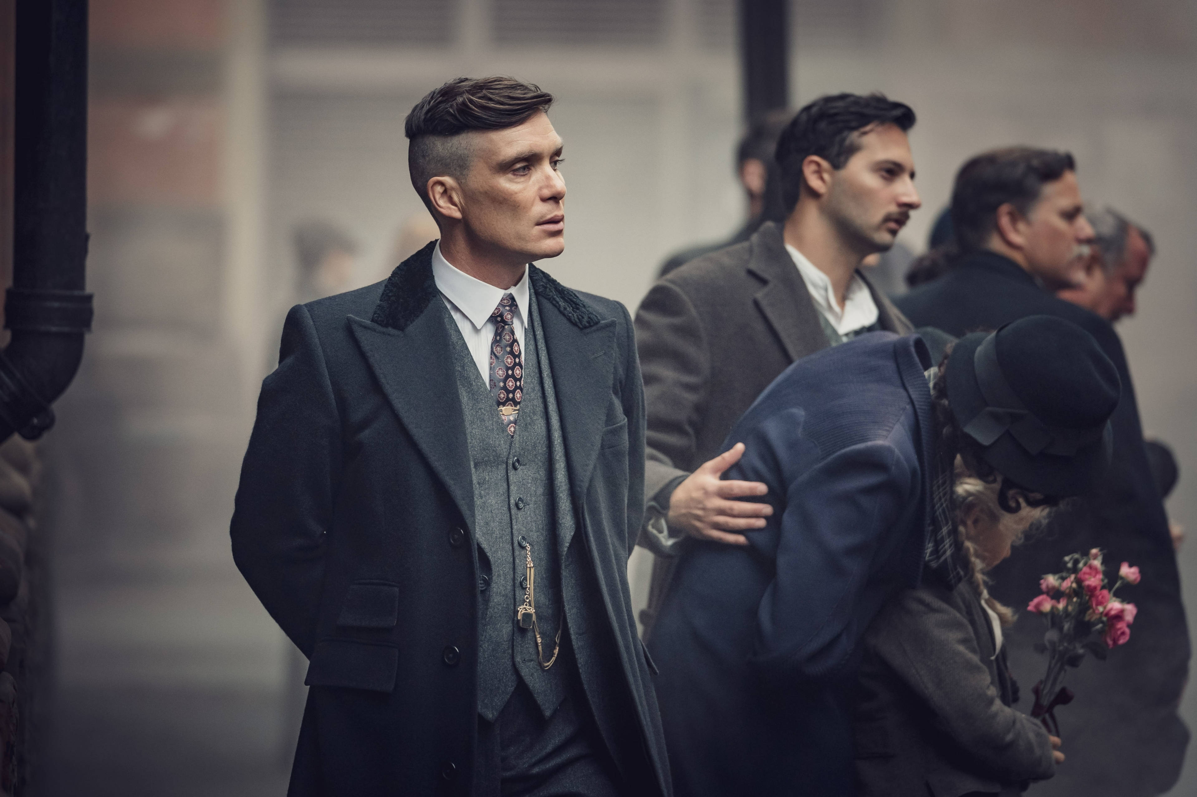 Tommy Shelby, 1920s suit, foggy street, 4K Desktop Wallpaper