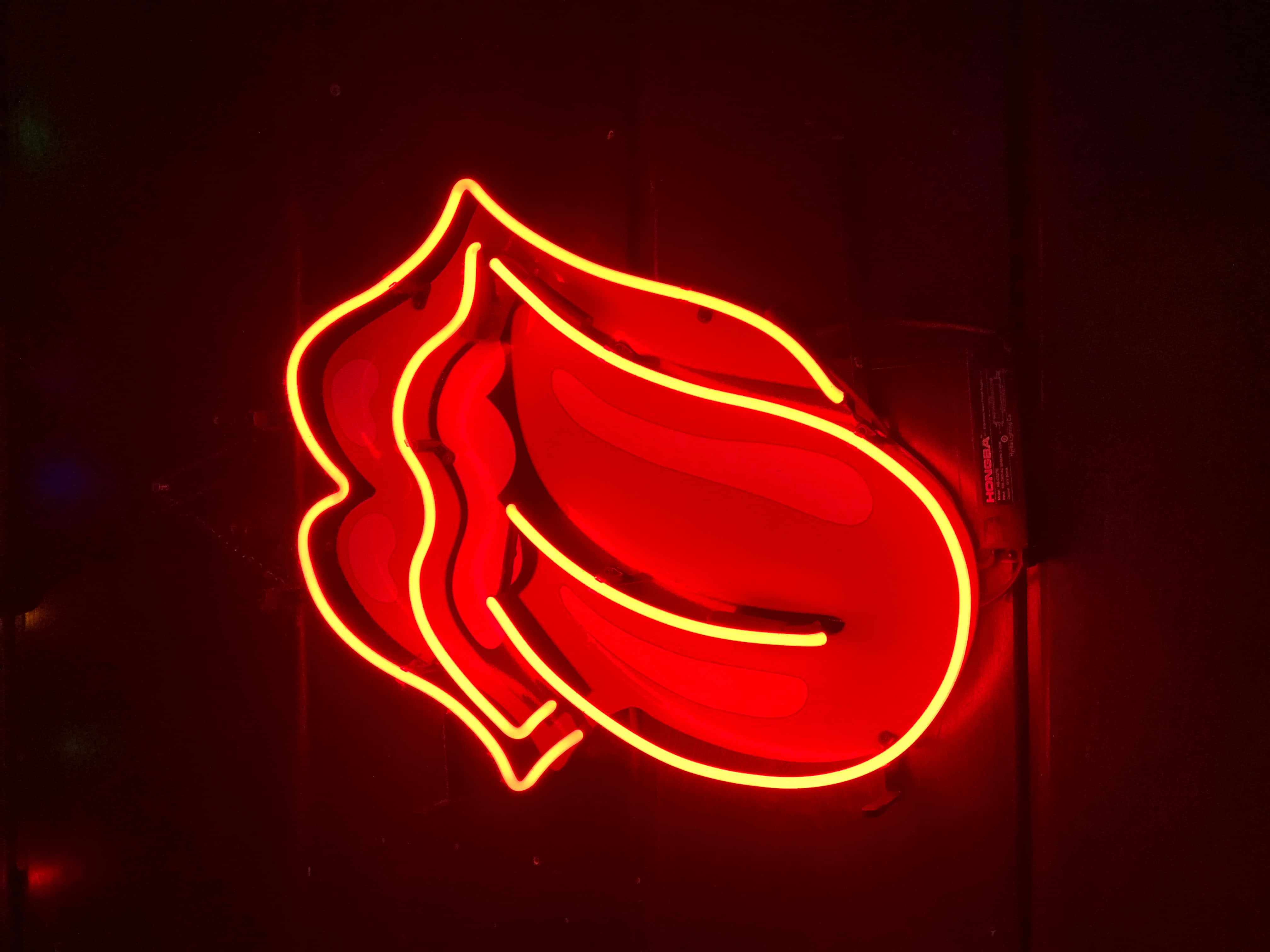 neon red lips, yellow outline, glowing red neon sign, 4K Desktop Wallpaper