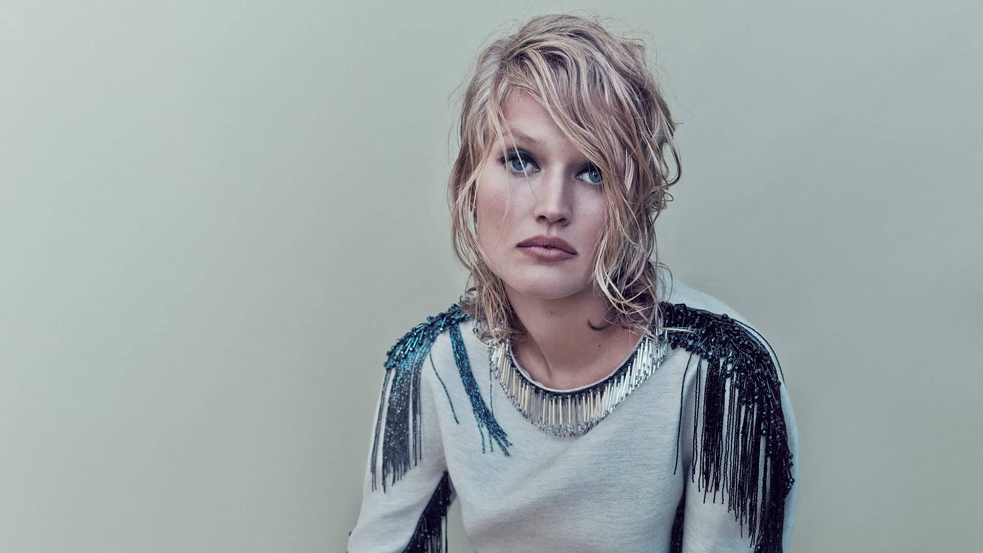 Toni Garrn, tousled blonde hair, striking blue eyes, Full HD Desktop Wallpaper