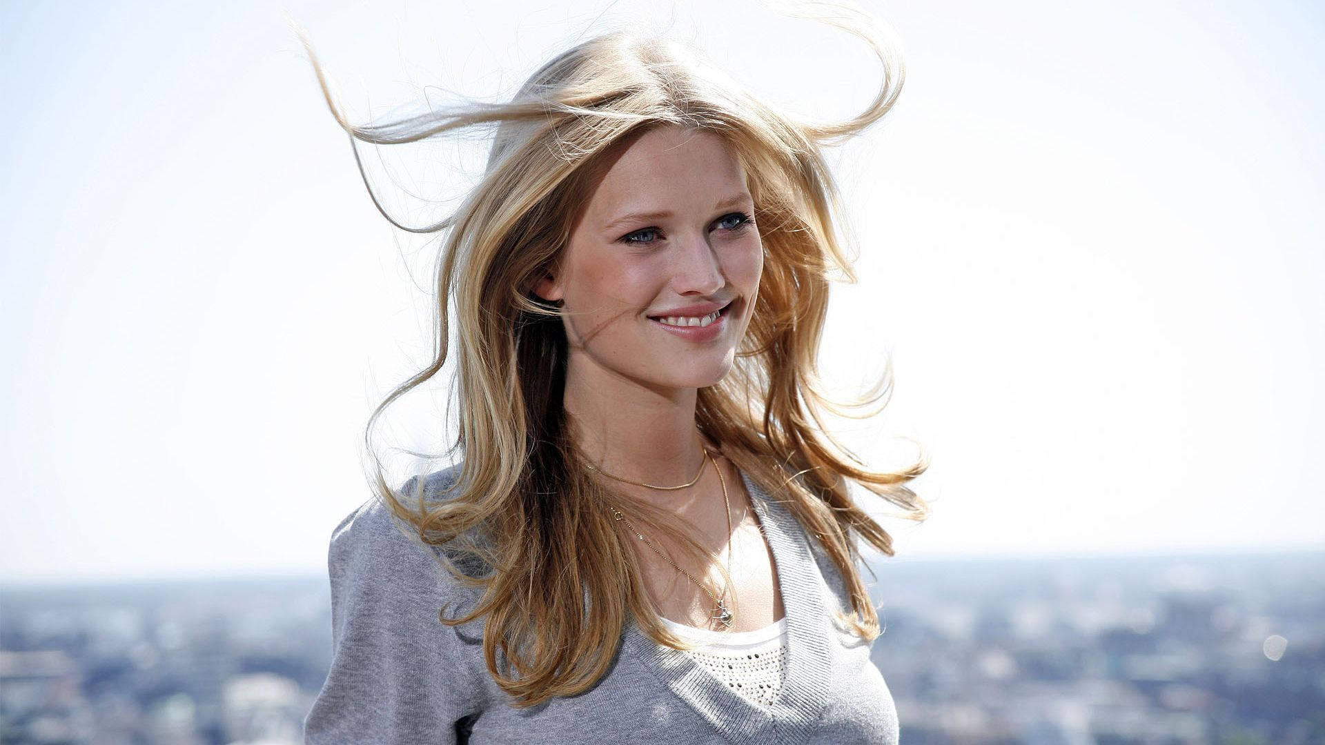 Toni Garrn, blonde woman, cityscape, Full HD Desktop Wallpaper