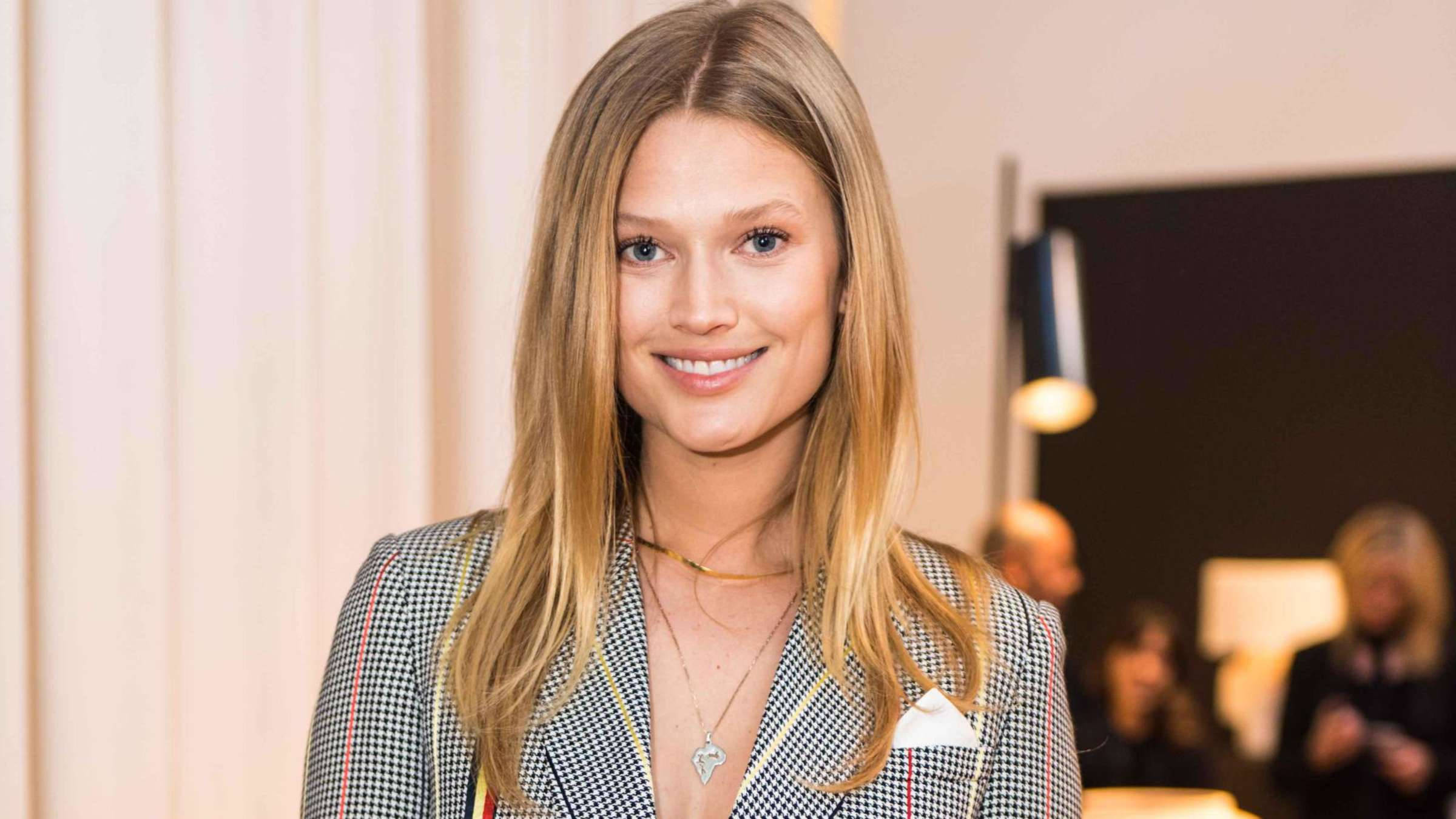 Toni Garrn, blonde woman, checkered blazer, Full HD Desktop Wallpaper