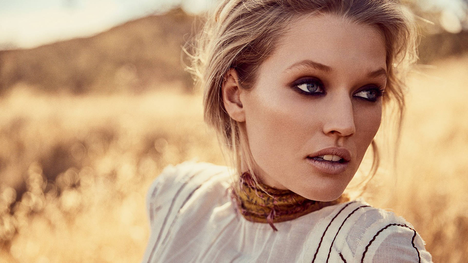 Toni Garrn, blonde hair, dark eye makeup, Full HD Desktop Wallpaper