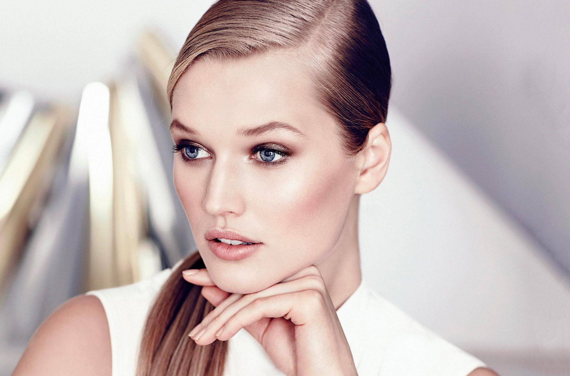 Toni Garrn, ponytail hairstyle, sleek blonde hair, Full HD Desktop Wallpaper