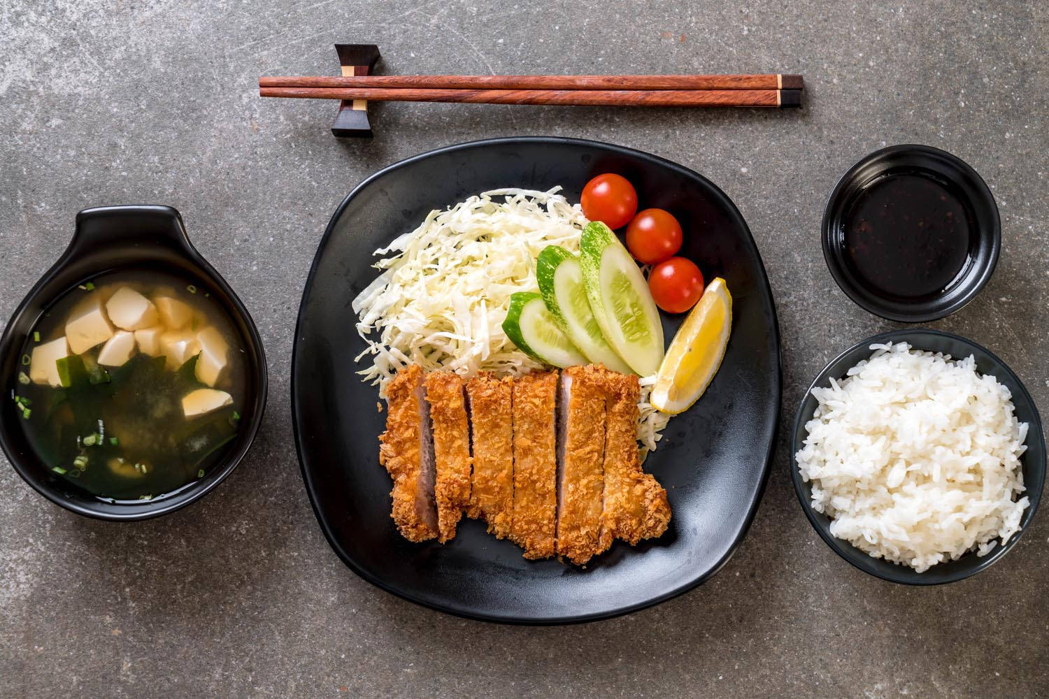 tonkatsu, black plate, shredded cabbage, HD Desktop Wallpaper