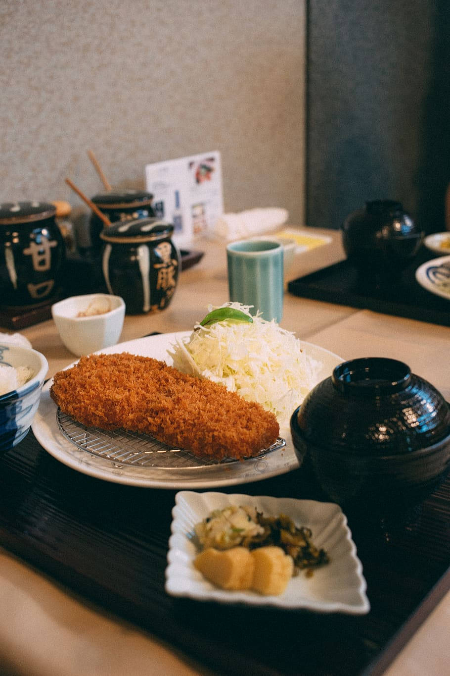 tonkatsu, golden-brown katsu, shredded cabbage, HD Phone Wallpaper