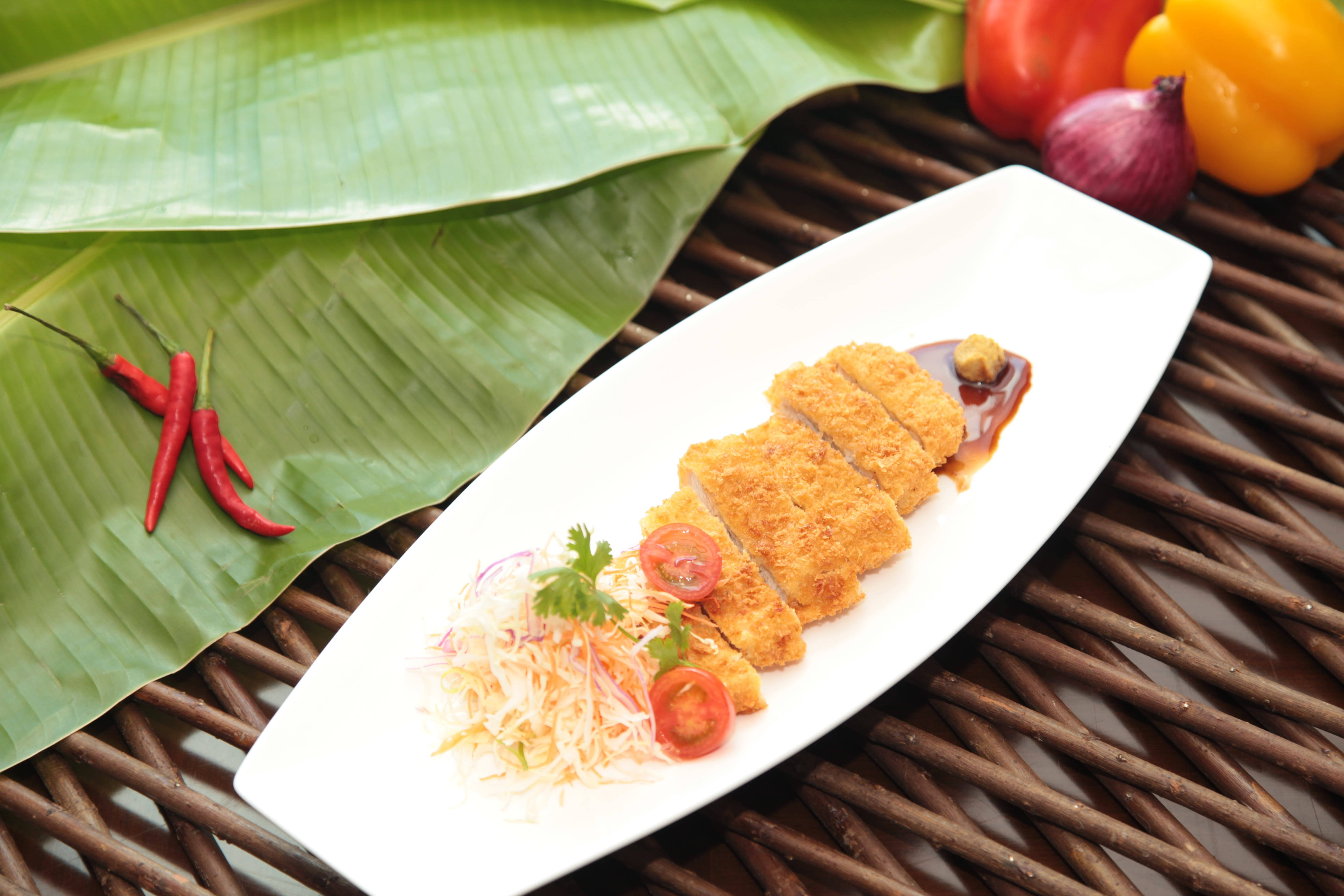 Tonkatsu, banana leaves, fresh chilies, 5K Desktop Wallpaper