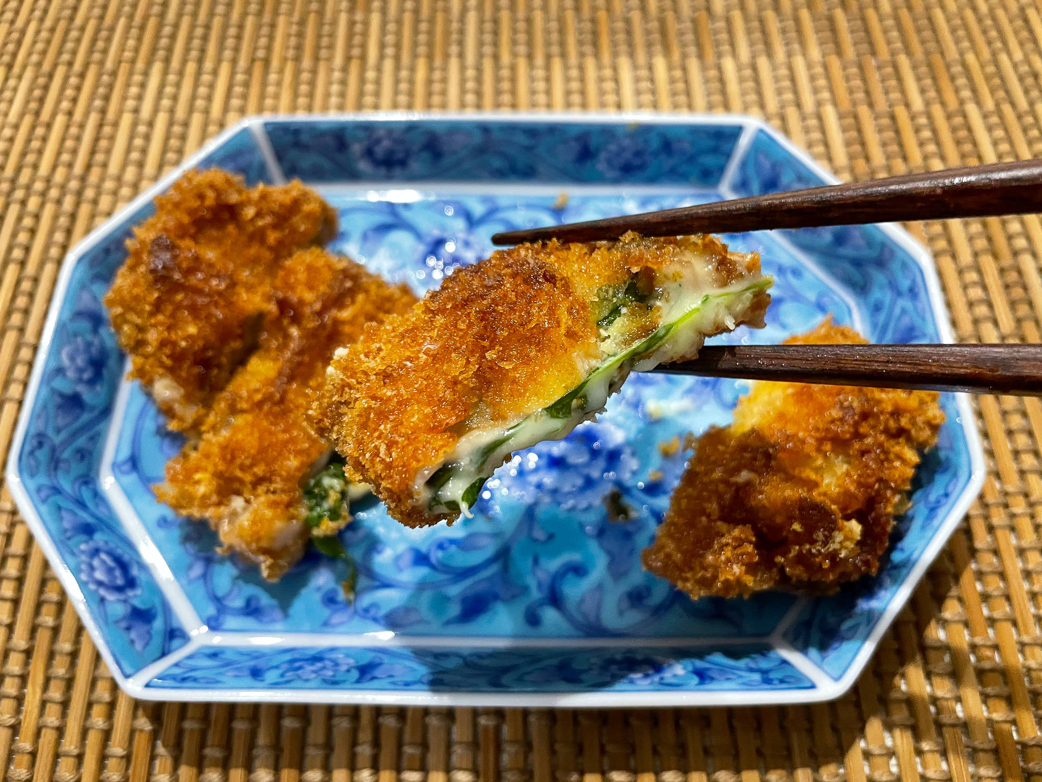 tonkatsu, creamy filling, golden-brown fried chicken, Full HD Desktop Wallpaper