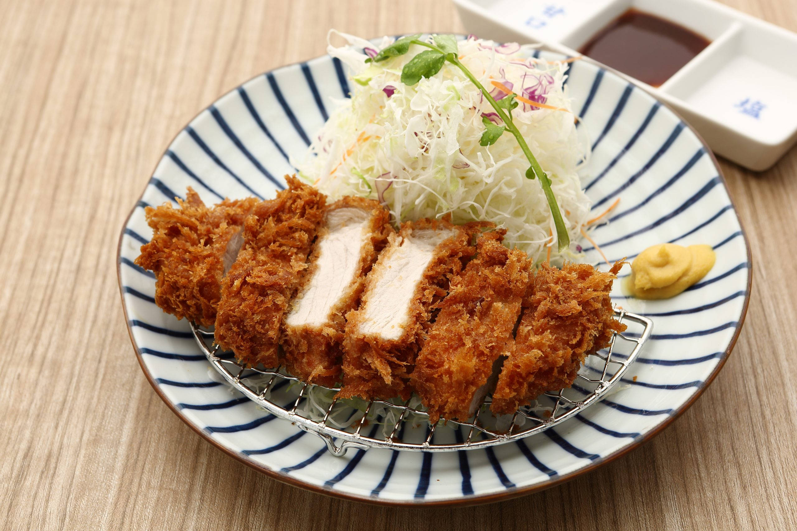 garnished tonkatsu, vegetable slaw, golden-brown sliced katsu, 2K Desktop Wallpaper