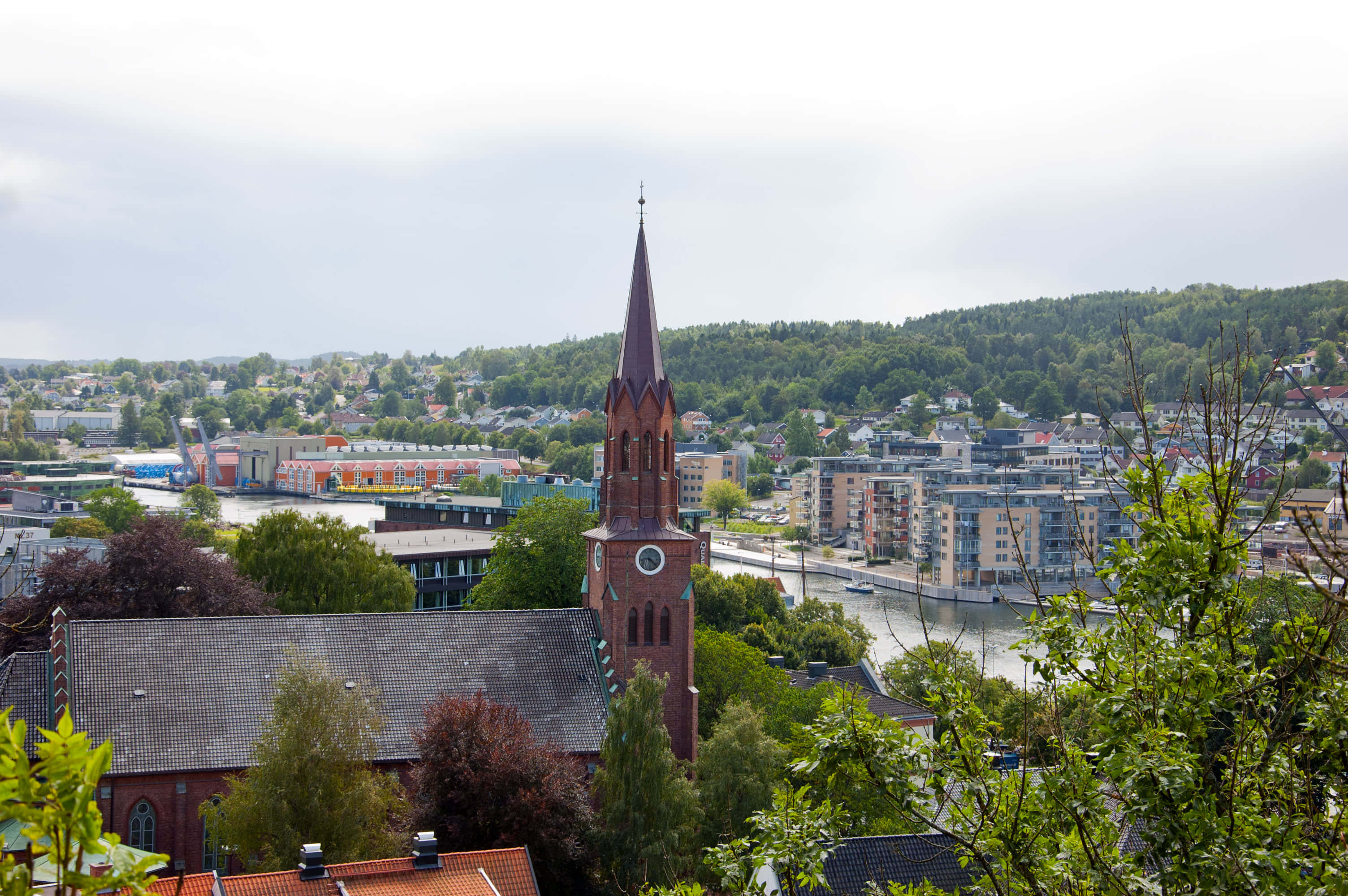 Tønsberg, church spire, red brick church, 2K Desktop Wallpaper