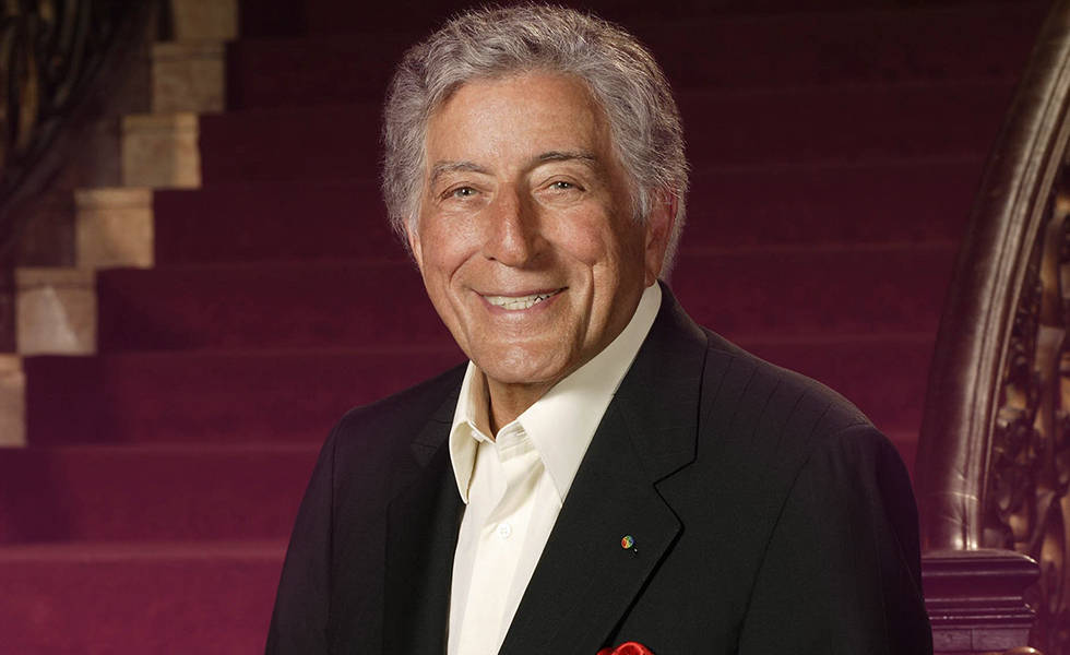 Tony Bennett, black suit, white shirt, SD Desktop Wallpaper