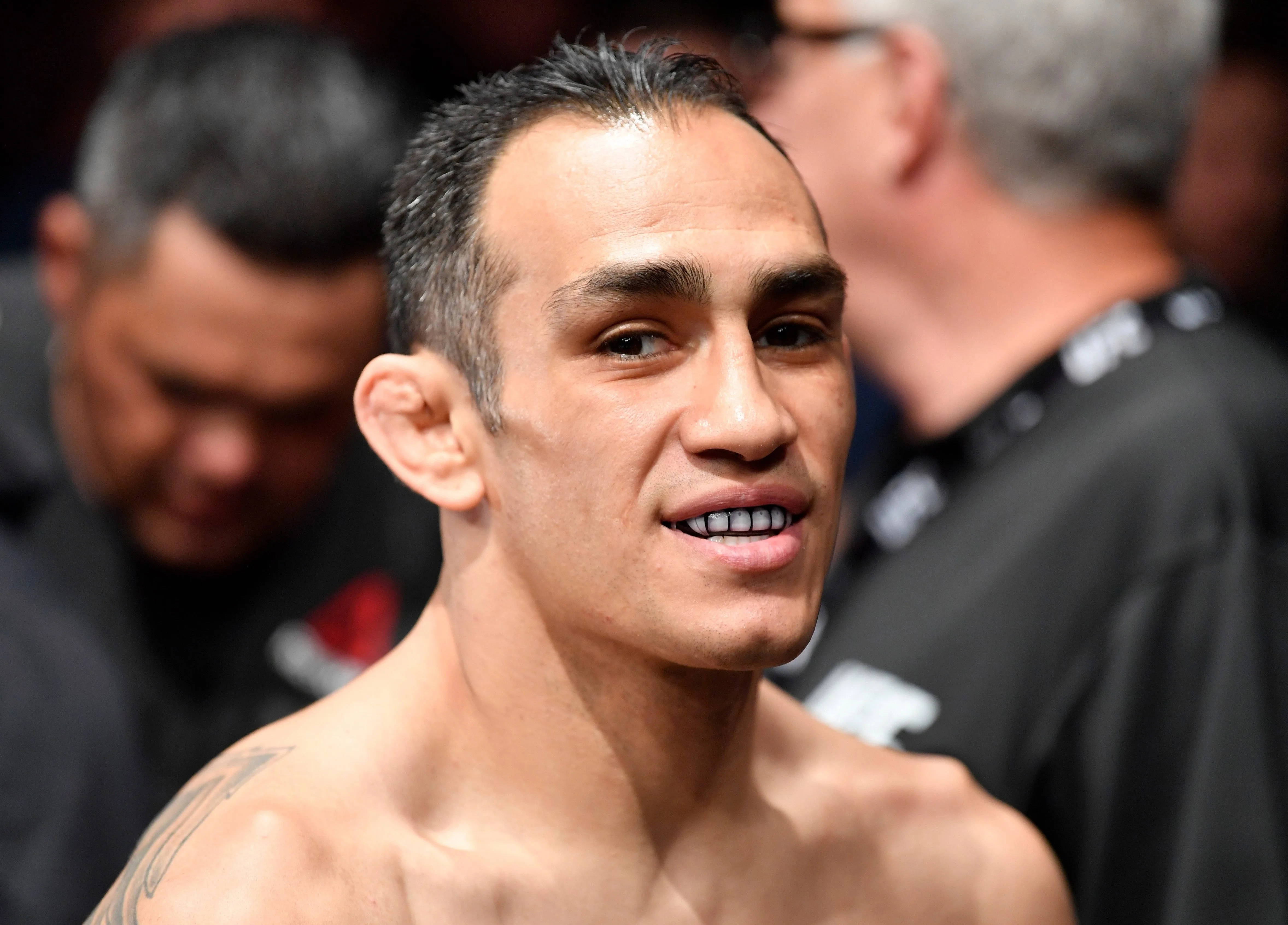 Tony Ferguson, tattooed shoulder, crowded arena, 4K Desktop Wallpaper