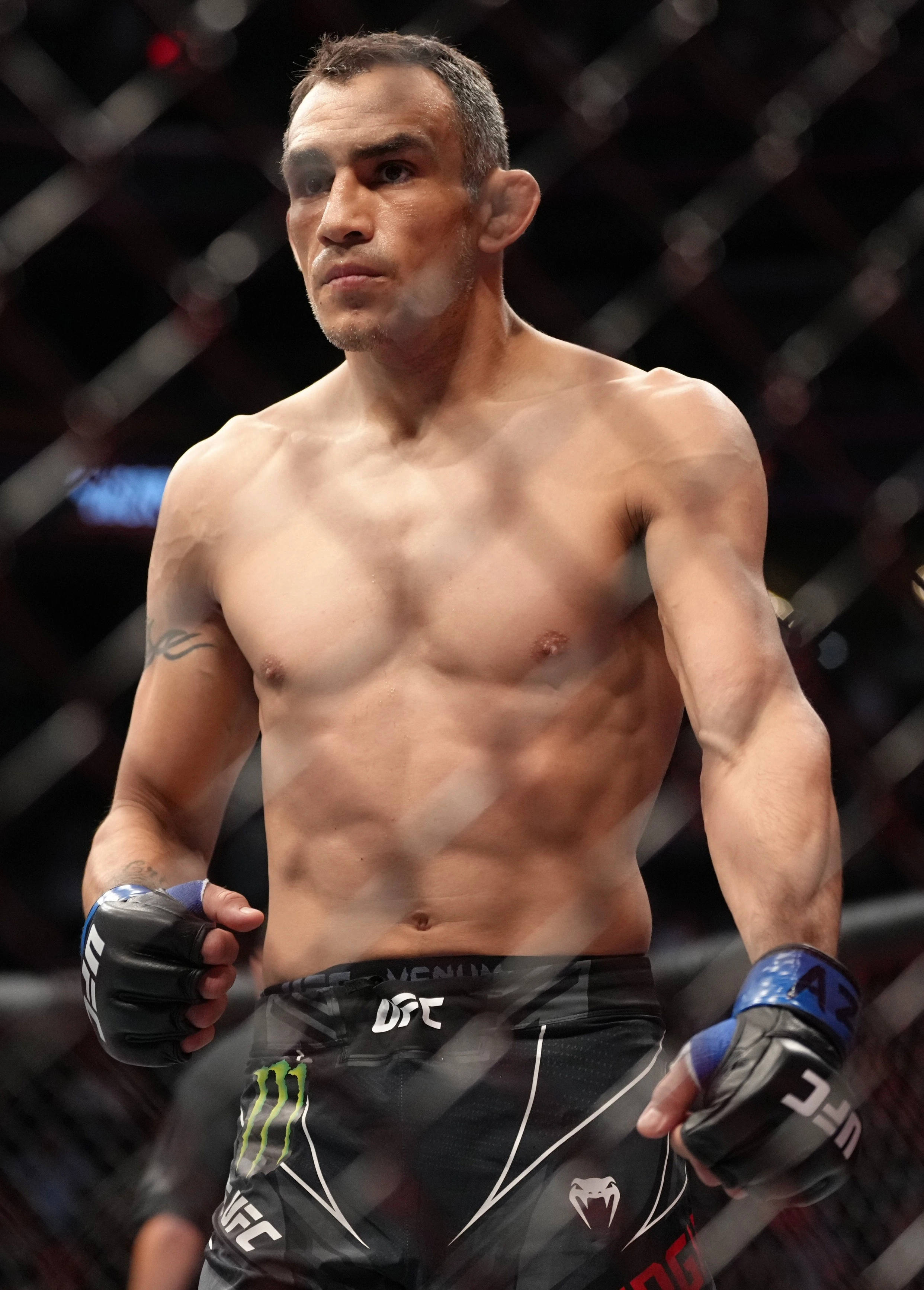 Tony Ferguson, UFC shorts, gloves, 2K Phone Wallpaper