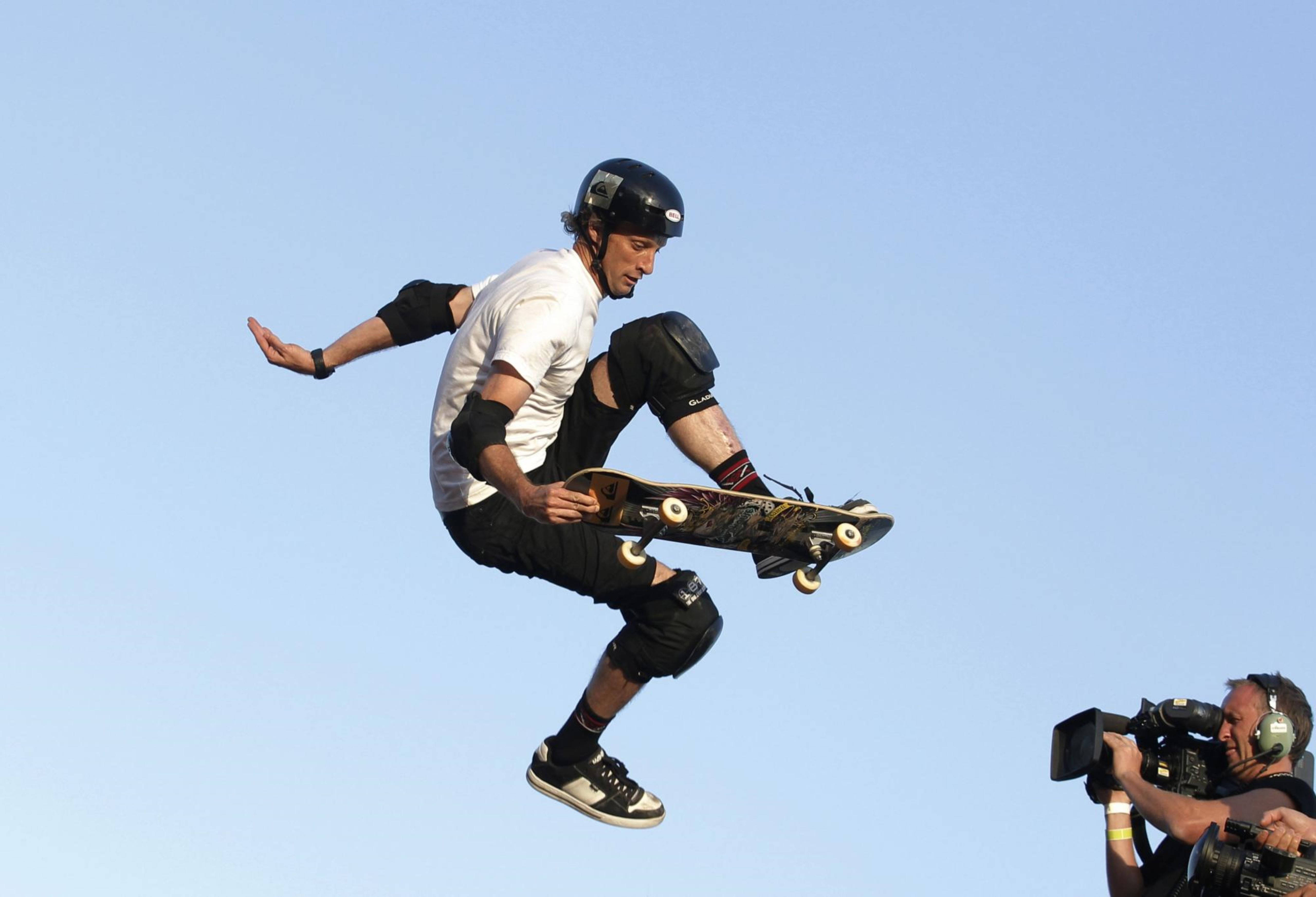 Tony Hawk, skateboarder, mid-air trick, 5K Desktop Wallpaper