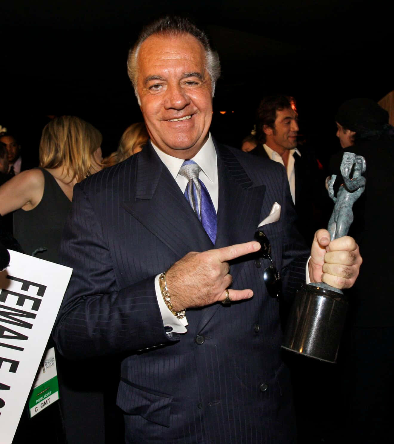Tony Sirico, dark pinstripe suit, award, HD Phone Wallpaper