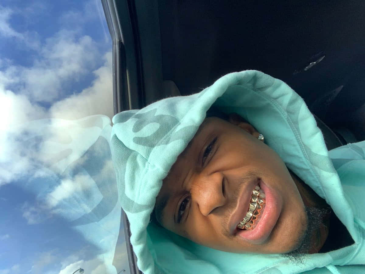 mint hoodie, gold grillz, car window, SD Desktop Wallpaper