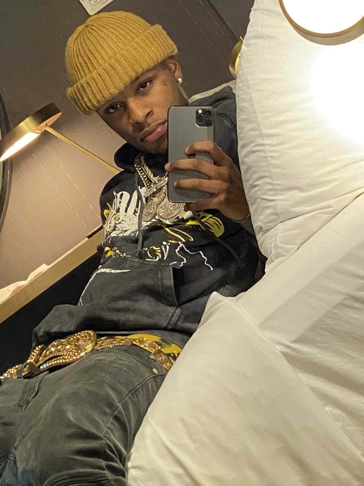 Toosii, yellow beanie, gold belt, HD Phone Wallpaper