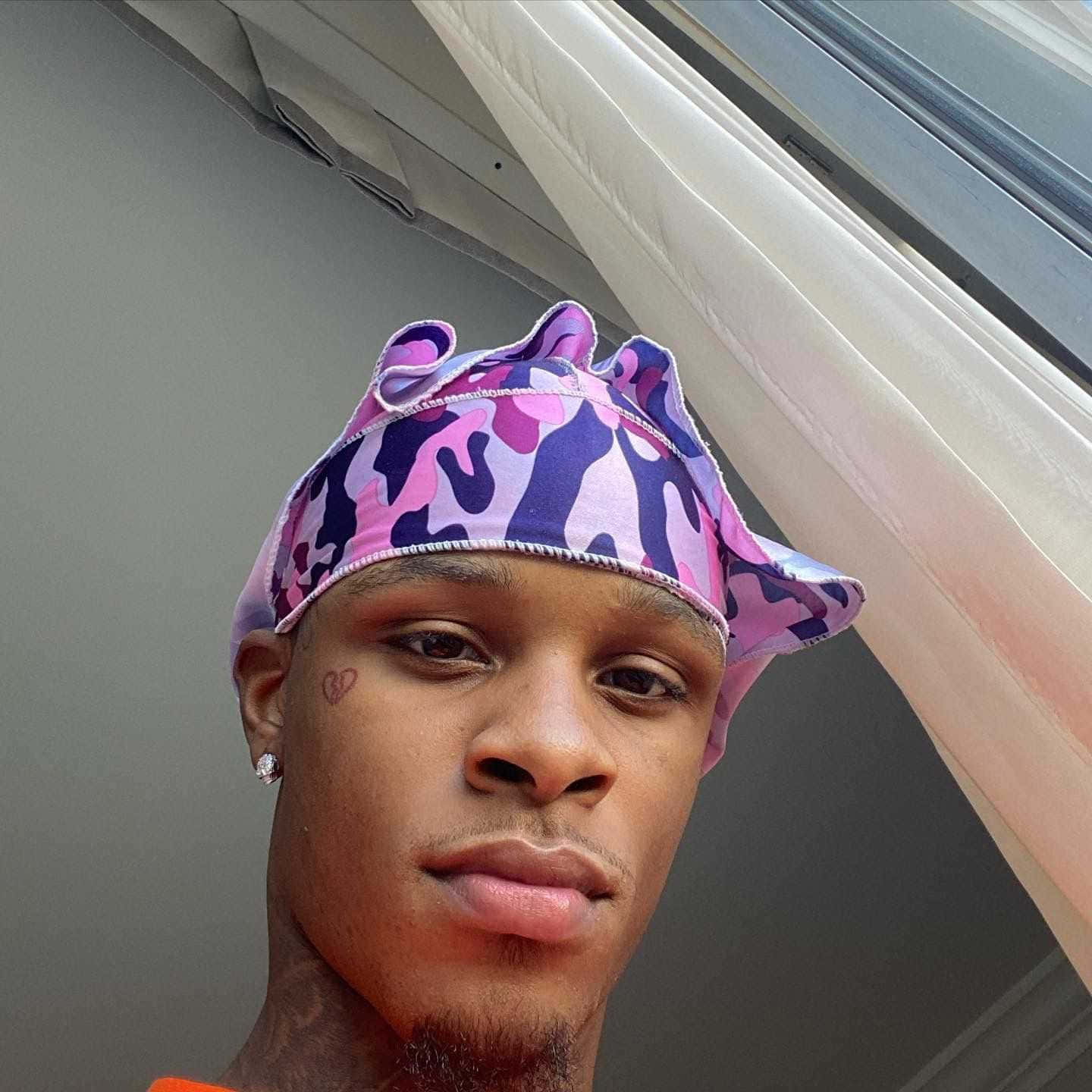 purple camouflage bandana, vibrant pink and purple camouflage headwrap, heart tattoo, HD Desktop Wallpaper
