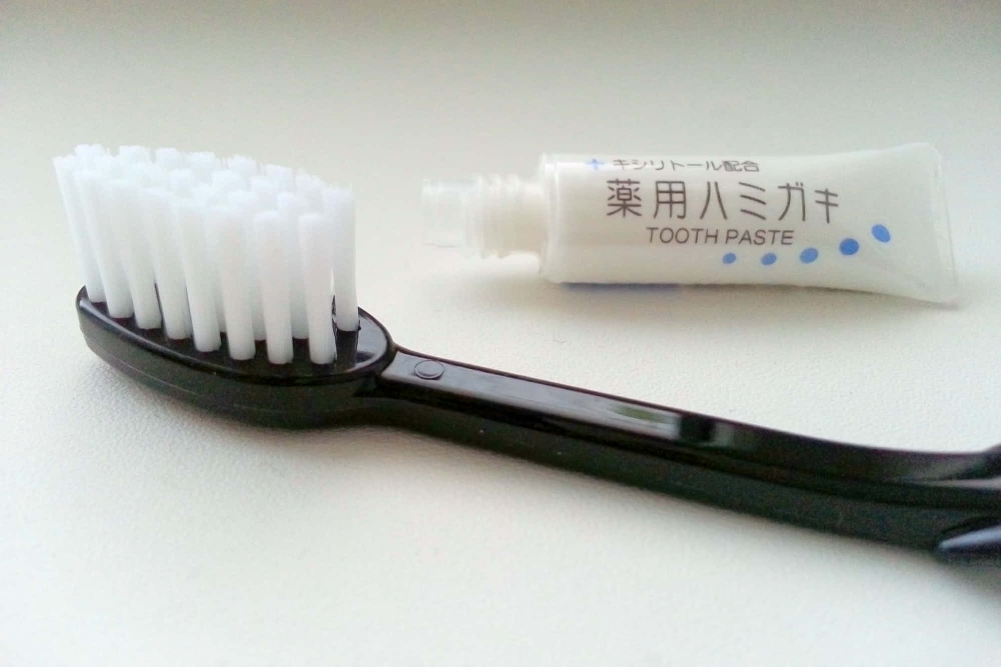 toothbrush, white bristles, Japanese medicated toothpaste, Full HD Desktop Wallpaper