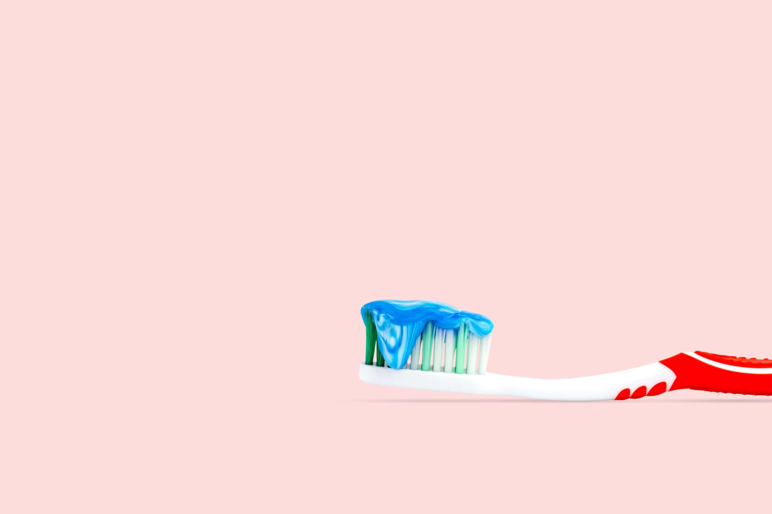 toothbrush, blue toothpaste, red and white, 2K Desktop Wallpaper