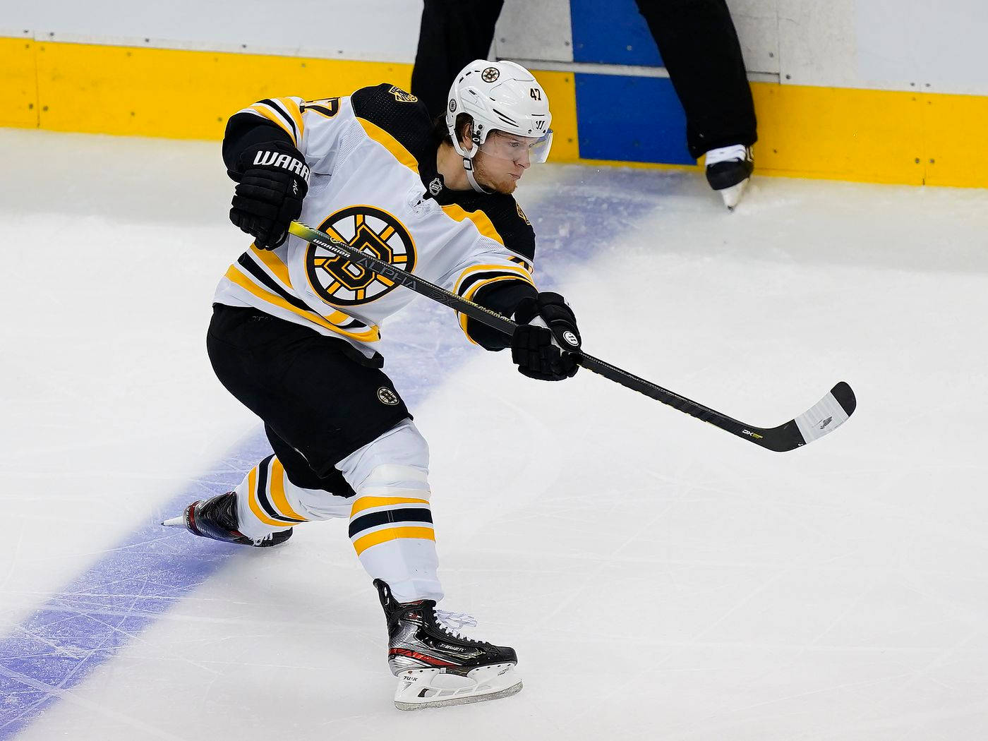 Torey Krug, black and yellow gear, ice, HD Desktop Wallpaper