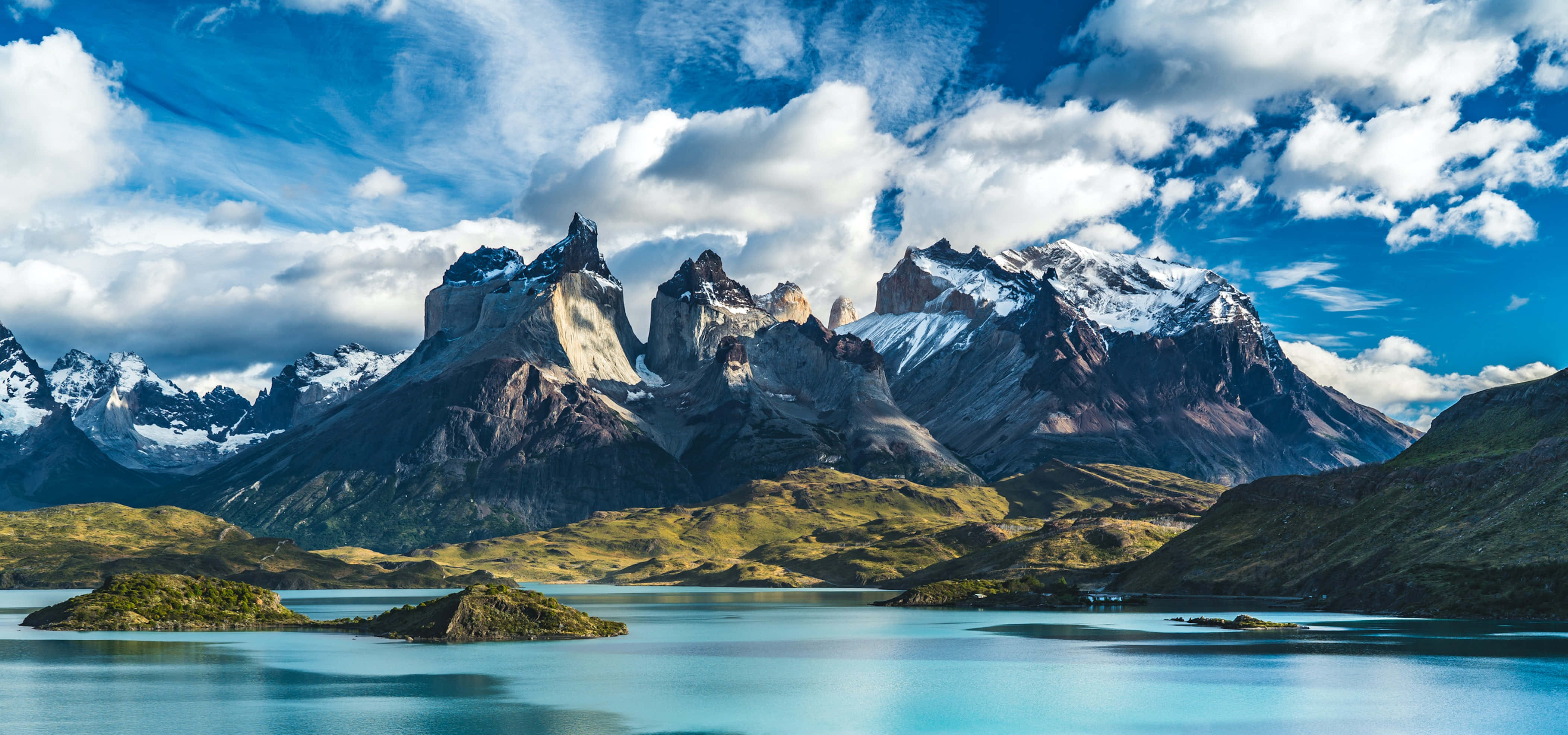 Torres Del Paine National Park, snowcapped jagged peaks, turquoise lake, 4K Desktop Wallpaper