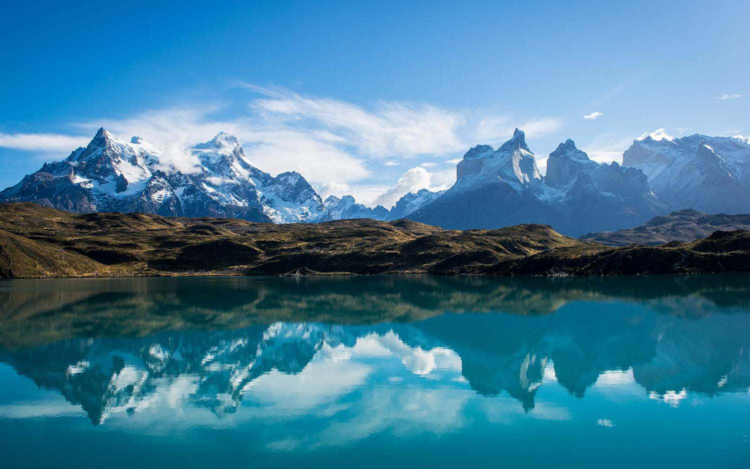 Torres Del Paine, turquoise lake, snowcapped jagged mountains, HD Desktop Wallpaper