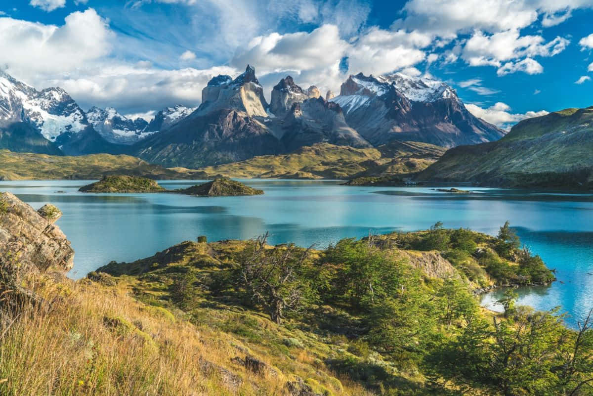 Torres Del Paine, majestic peaks, turquoise lake, SD Desktop Wallpaper