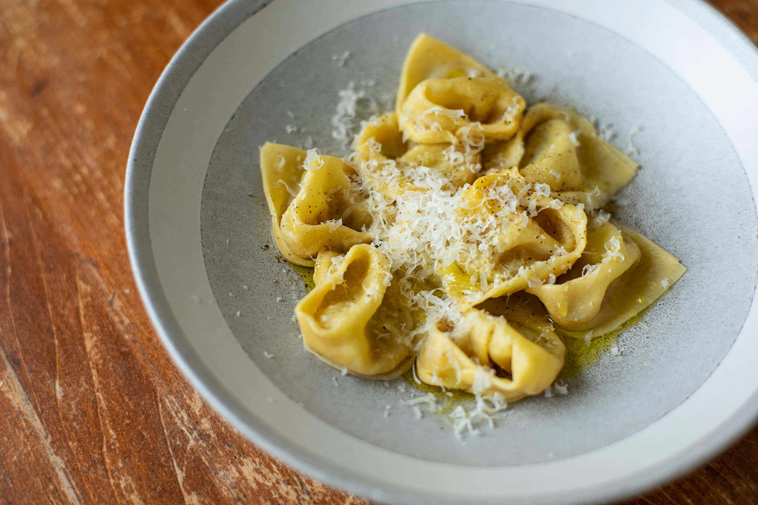 cheesy tortellini in brodo, golden tortellini, grated cheese, Full HD Desktop Wallpaper