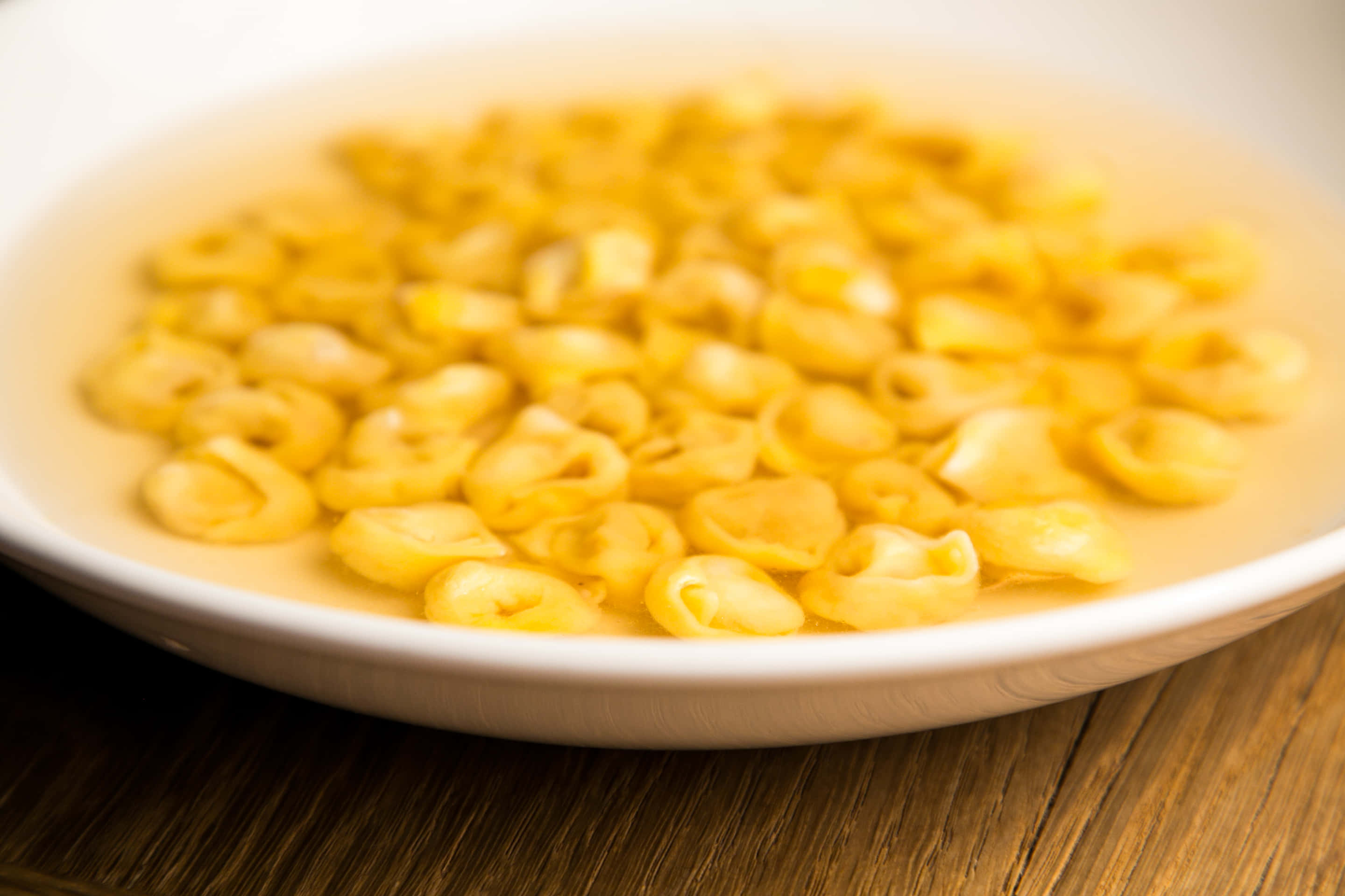 submerged tortellini in brodo, tortellini in brodo, pale yellow tortellini, 2K Desktop Wallpaper