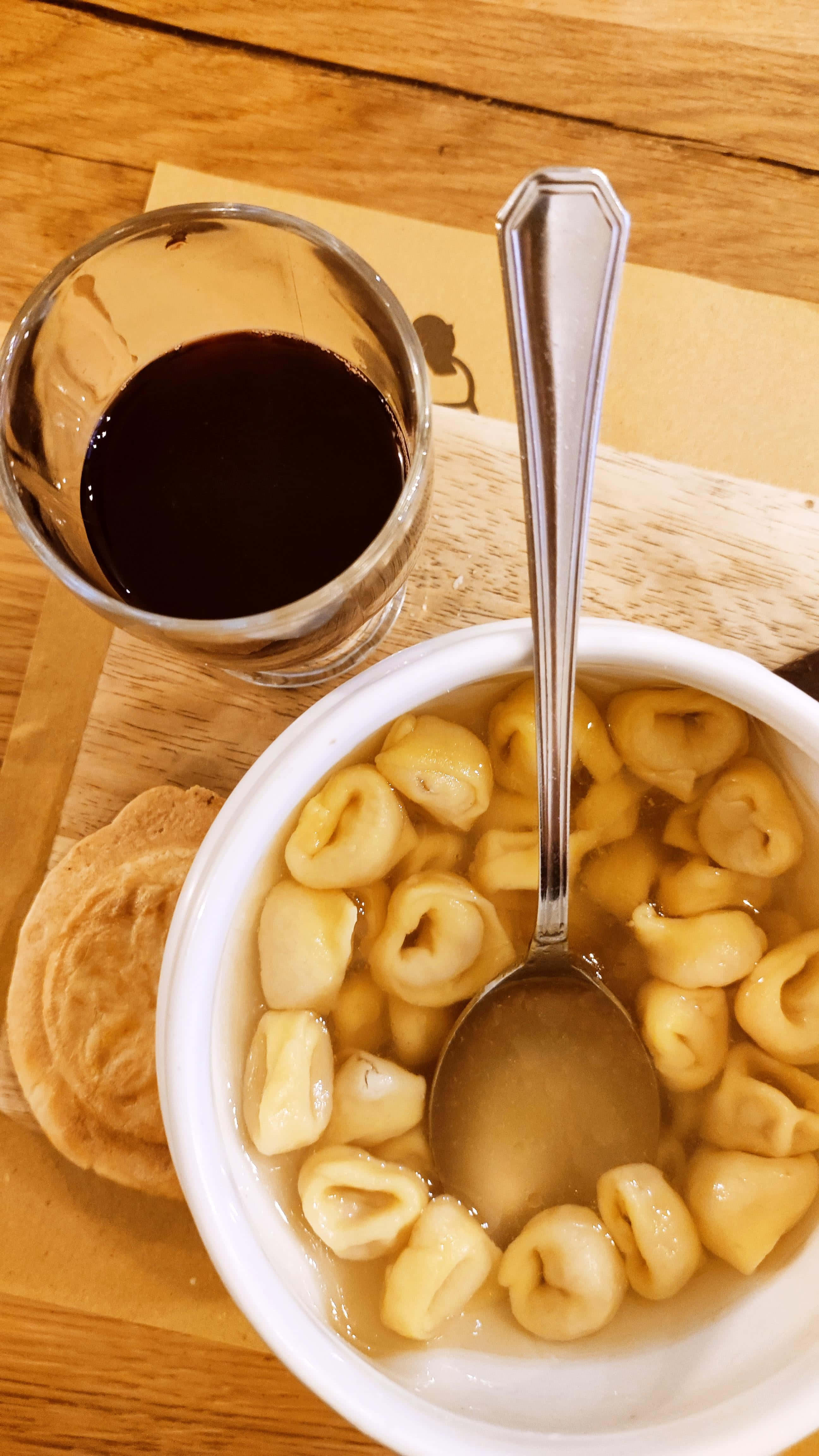 Tortellini In Brodo, broth, red wine, 4K Phone Wallpaper